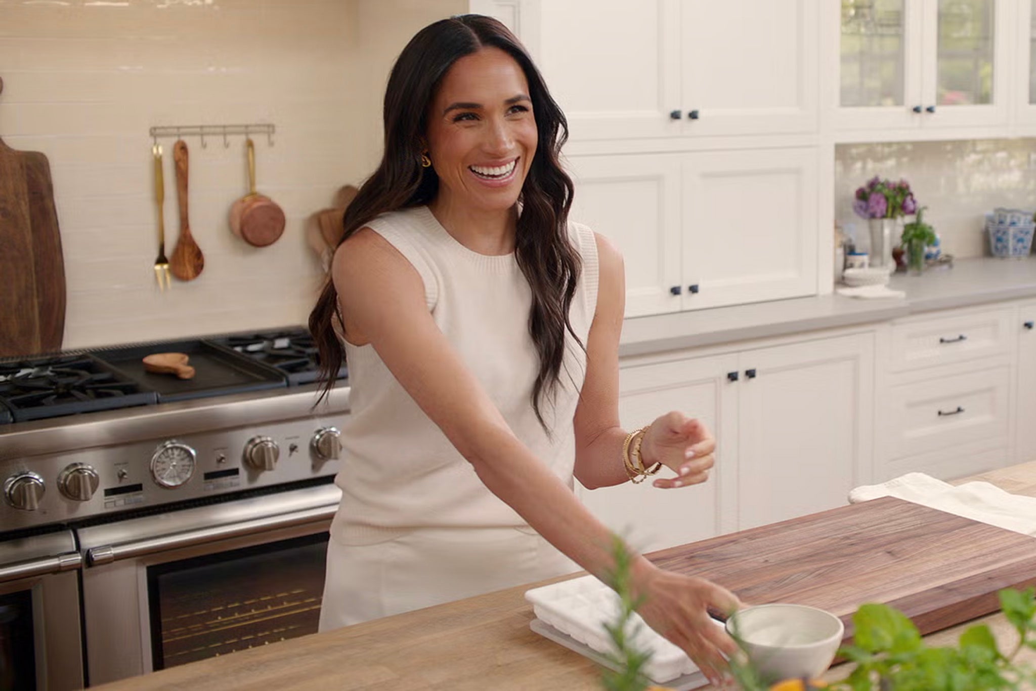 Meghan Markle, effortlessly polished – even her takeaways get the royal treatment