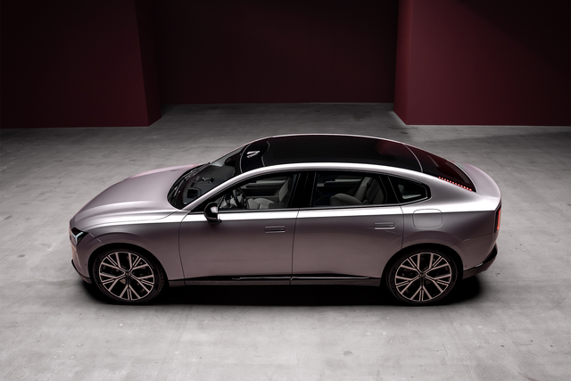 <p>As well as the 106kWh battery, there’ll be a 92kWh version that will provide up to 404 miles of range</p>