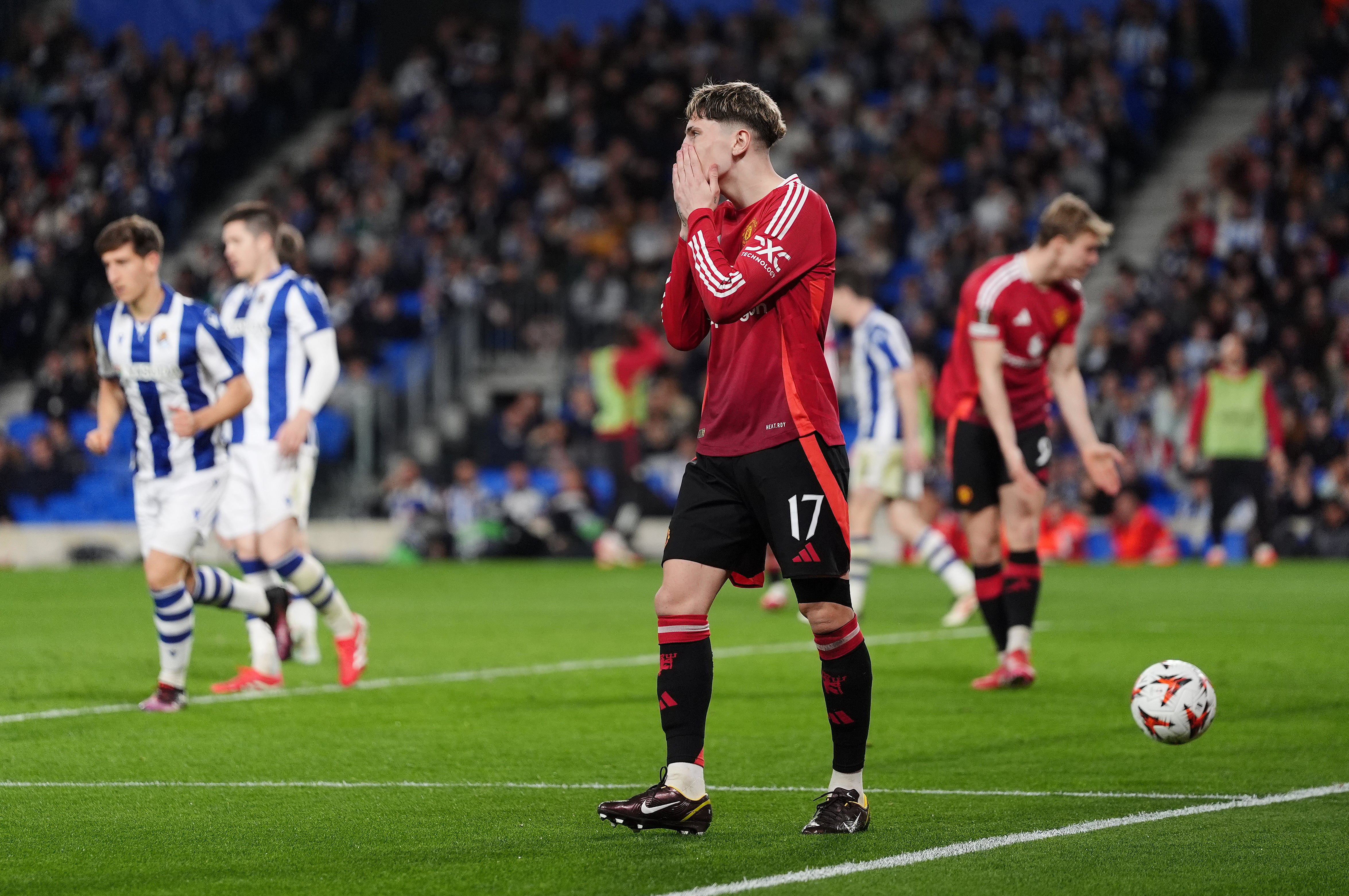 Manchester United show promise but familiar flaws leave Ruben Amorim a headache