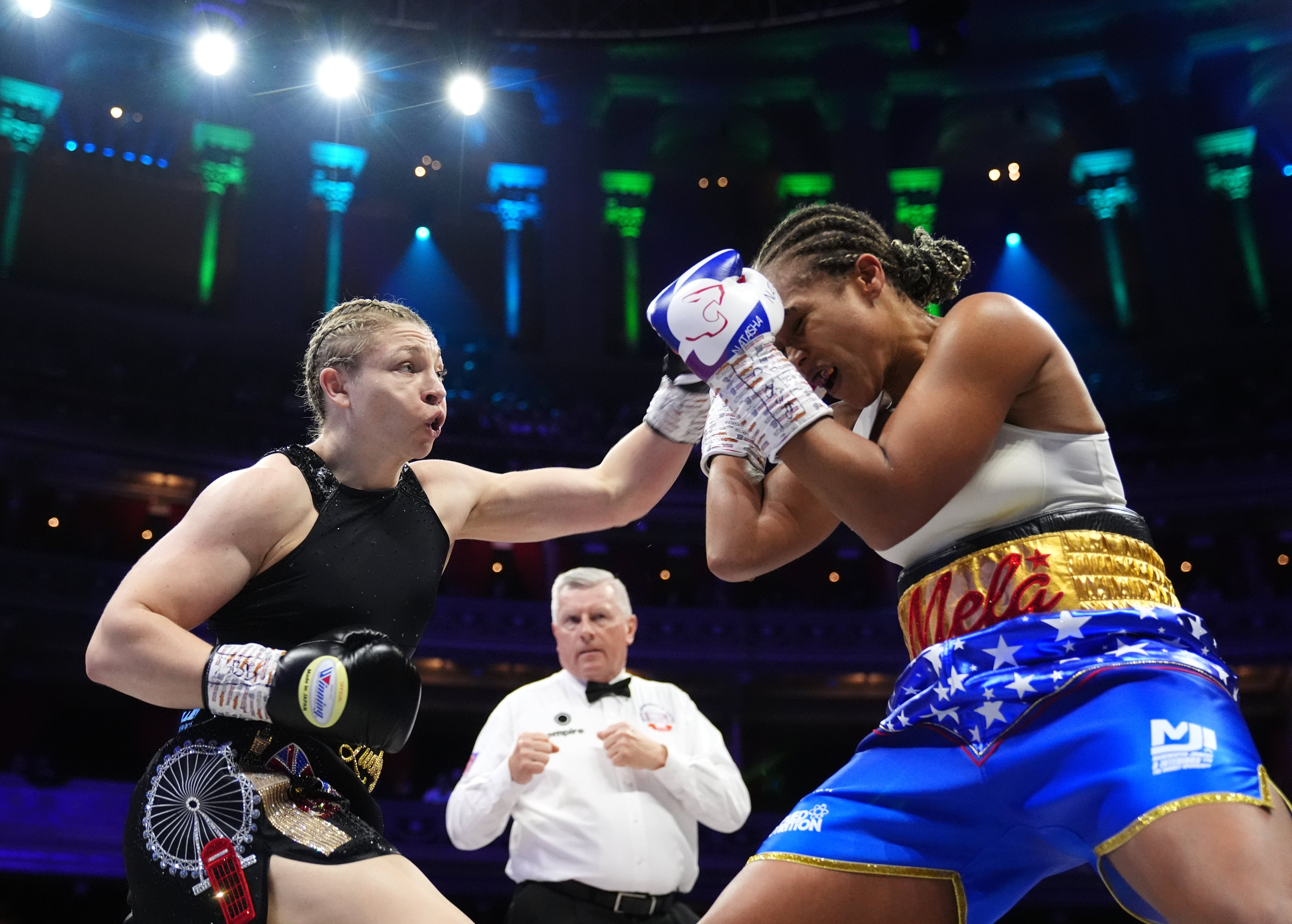 Lauren Price (left) was too good for Natasha Jonas in their welterweight-title fight