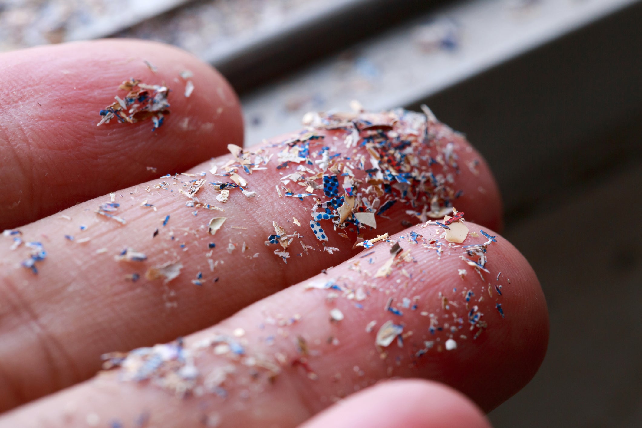 O plástico metlópico é moléculas de plástico que variam de cerca de 5 mm a 0,1 mícrons