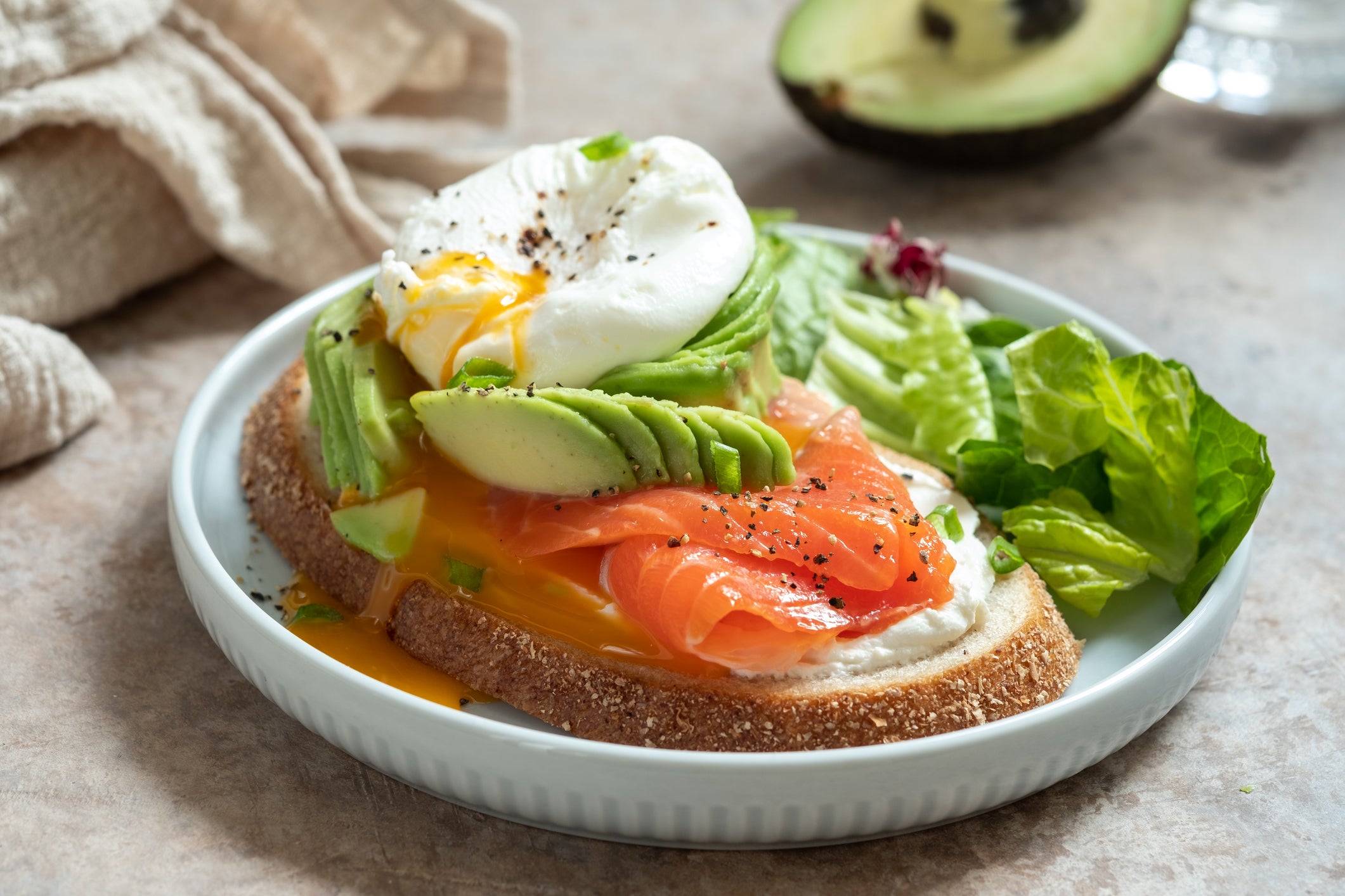 Alan Titchmarsh is right about avocados – but Greek yoghurt and bananas aren’t the good breakfasts you think either