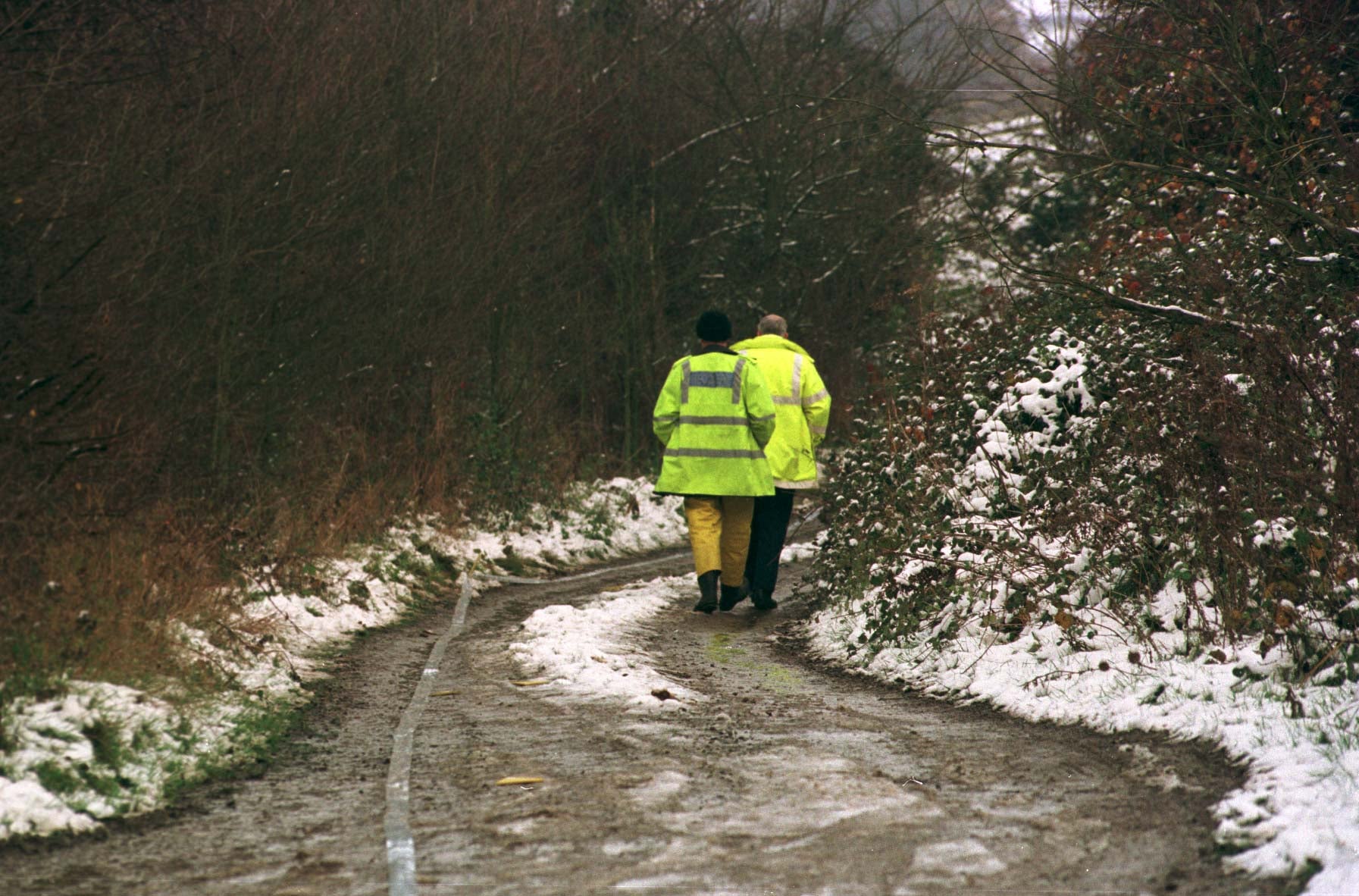 Police search the remote lane in Rettendon, Essex, in 1995 after the bodies of Tony Tucker, Pat Tate and Craig Rolfe were found inside a Range Rover