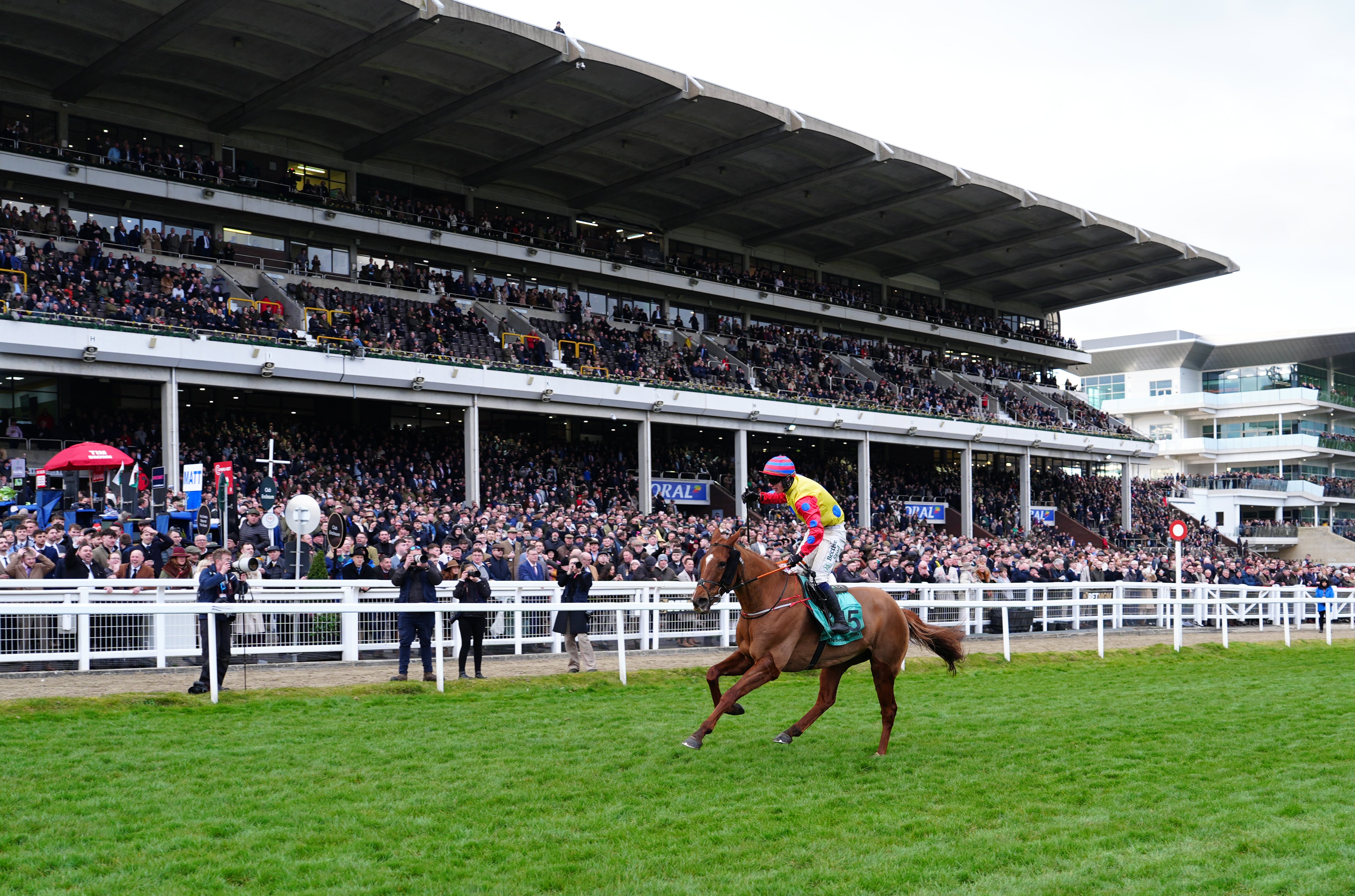 Jazzy Matty triumphs in the Grand Annual Handicap Chase