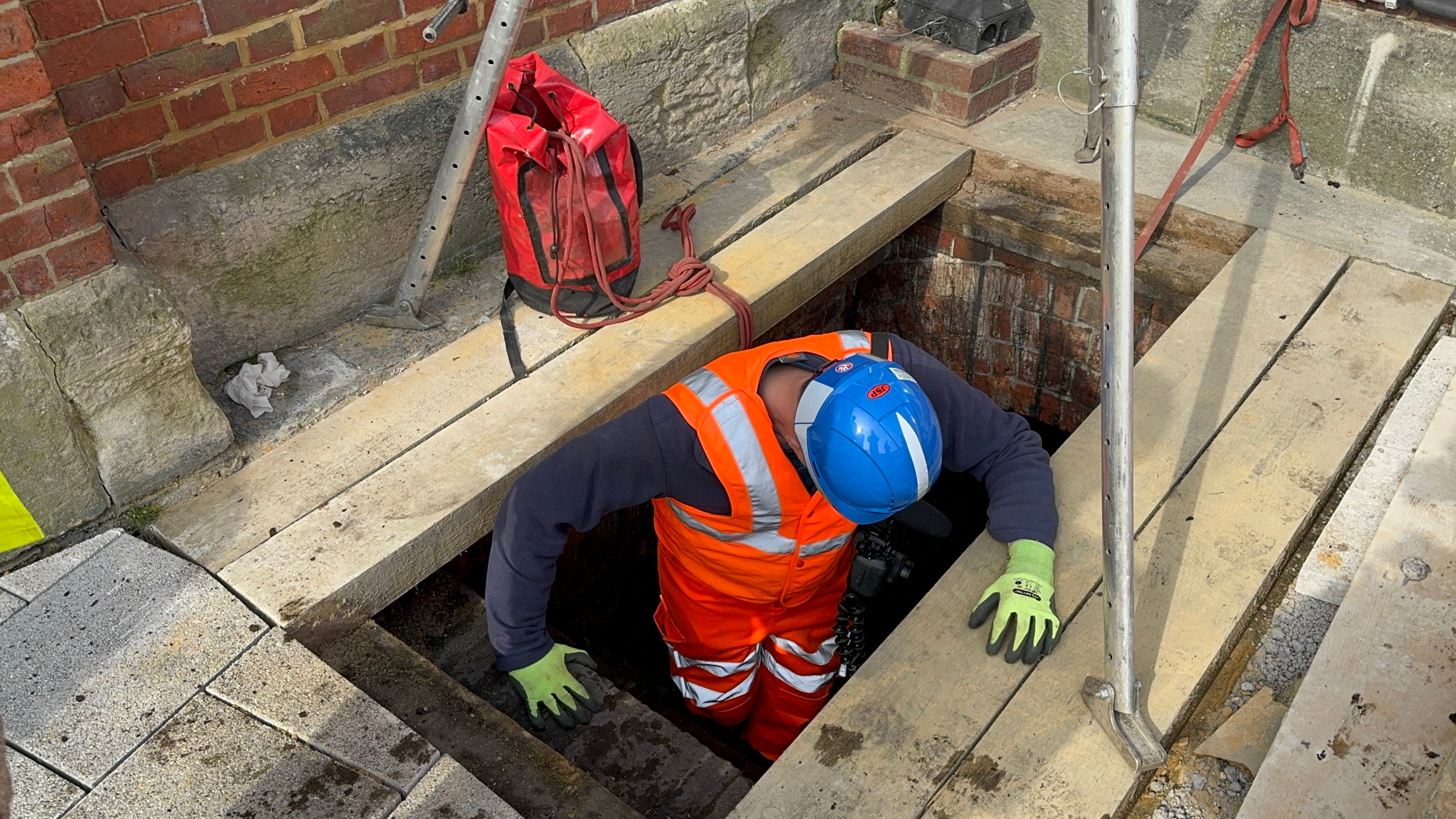 Going into the tunnel underneath Salisbury station