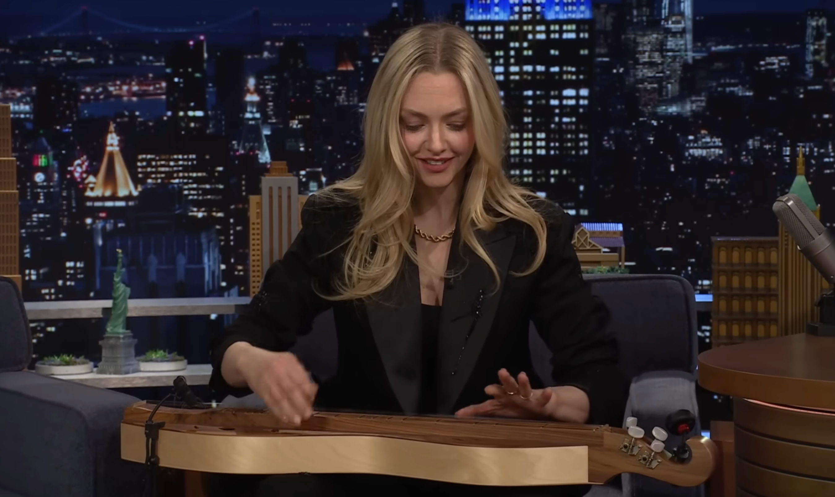 <p>Amanda Seyfried performed a pitch-perfect rendition of Joni Mitchell's 'California' during a recent appearance on 'The Tonight Show Starring Jimmy Fallon' </p>