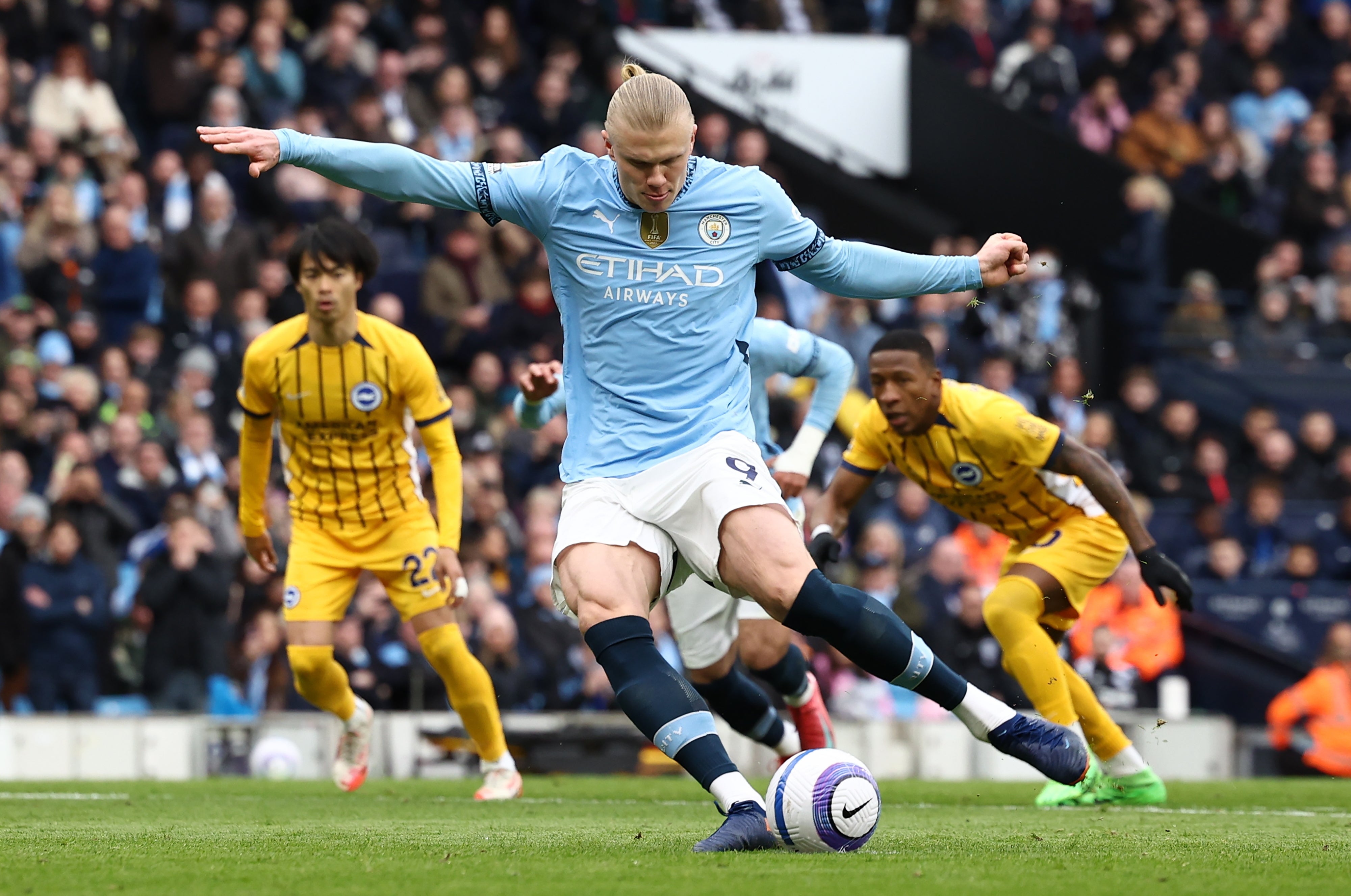 Trest Erling Haaland poslal do vedení Man City