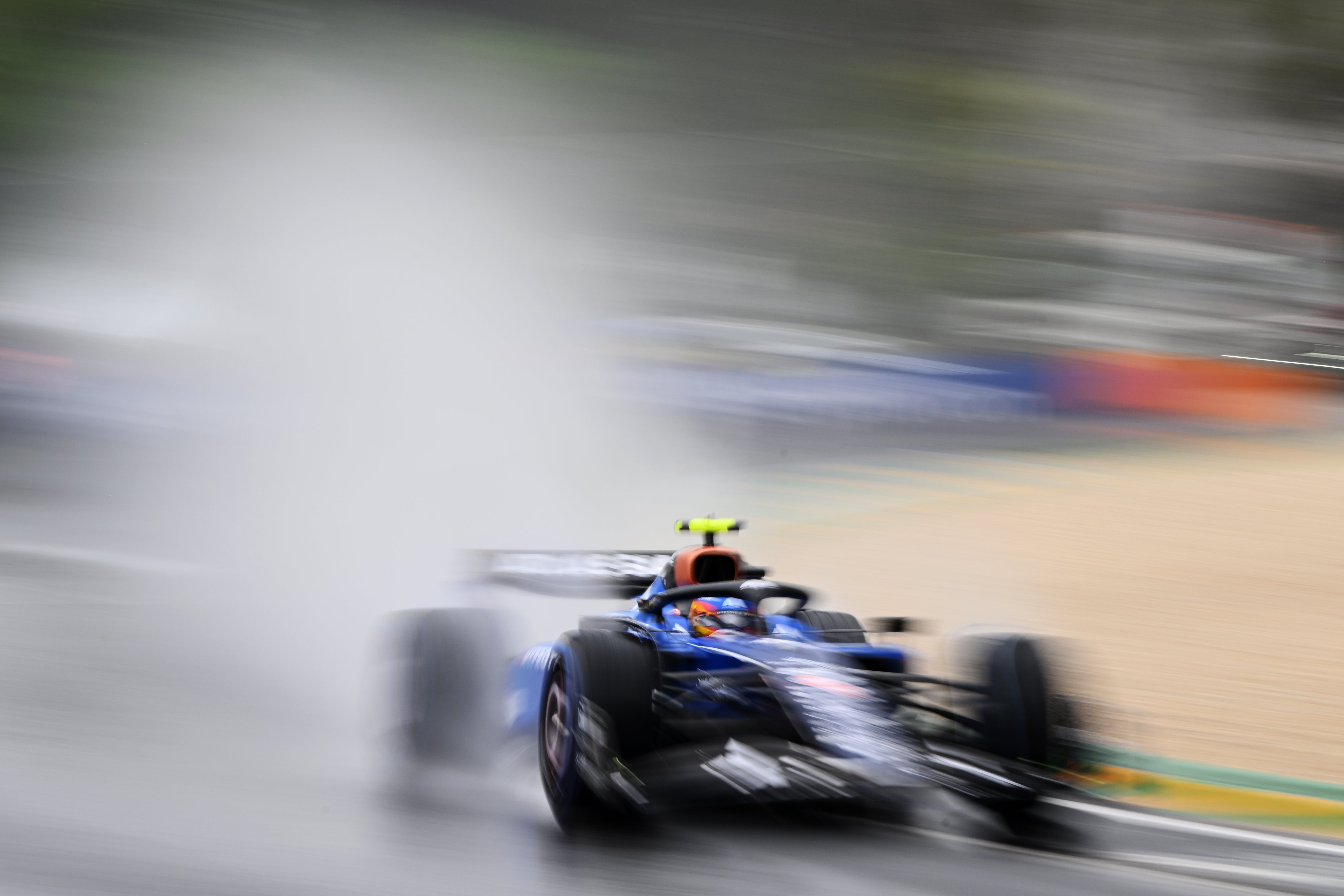 Carlos Sainz inexplicably crashes out on Williams F1 debut in chaotic start to Australian GP