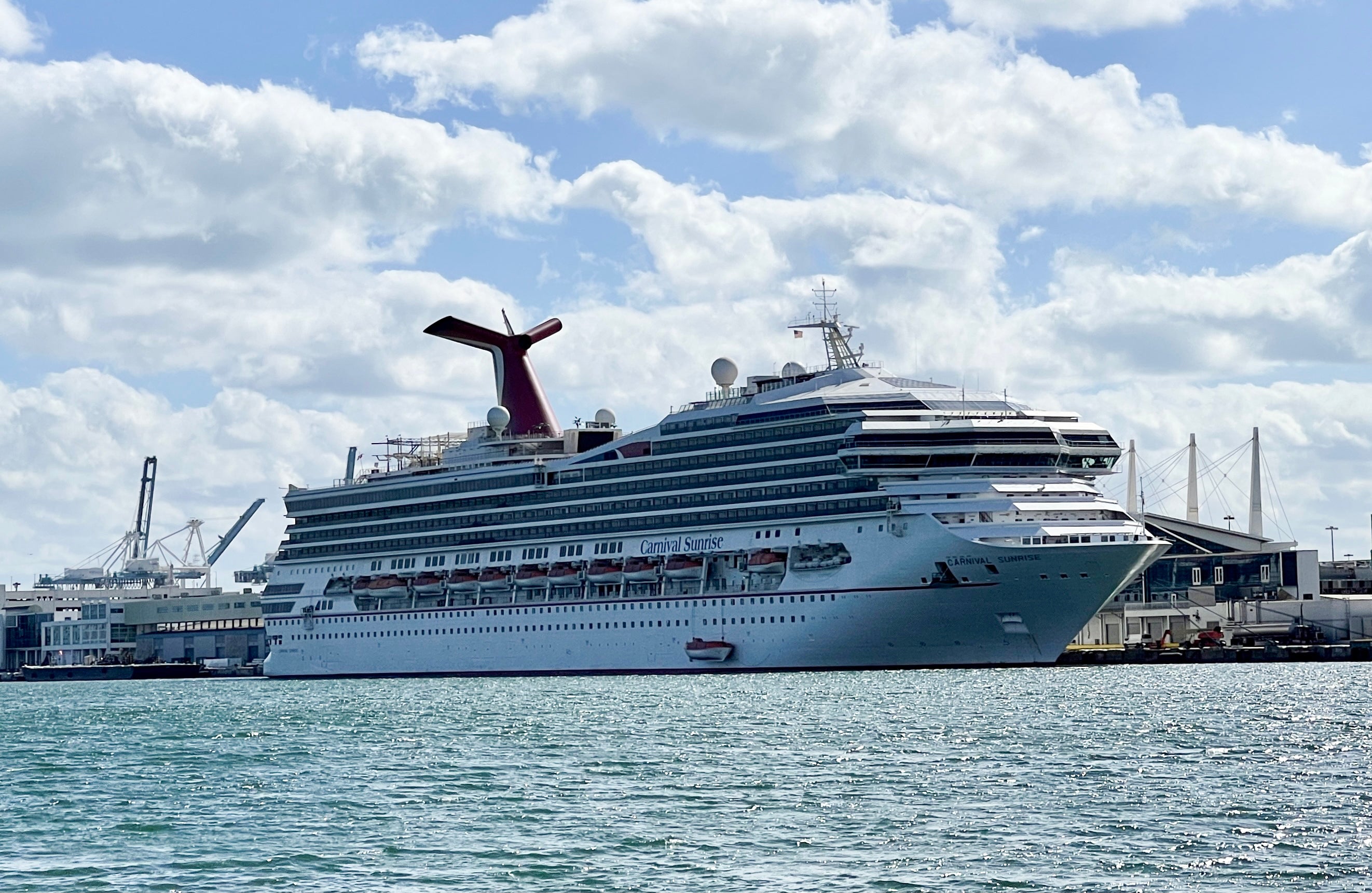 John Heald, embajador de la marca de Carnival Cruise Line, aconsejó a los pasajeros que se ocuparan de las quejas desde el momento en lugar de esperar hasta llegar a casa.