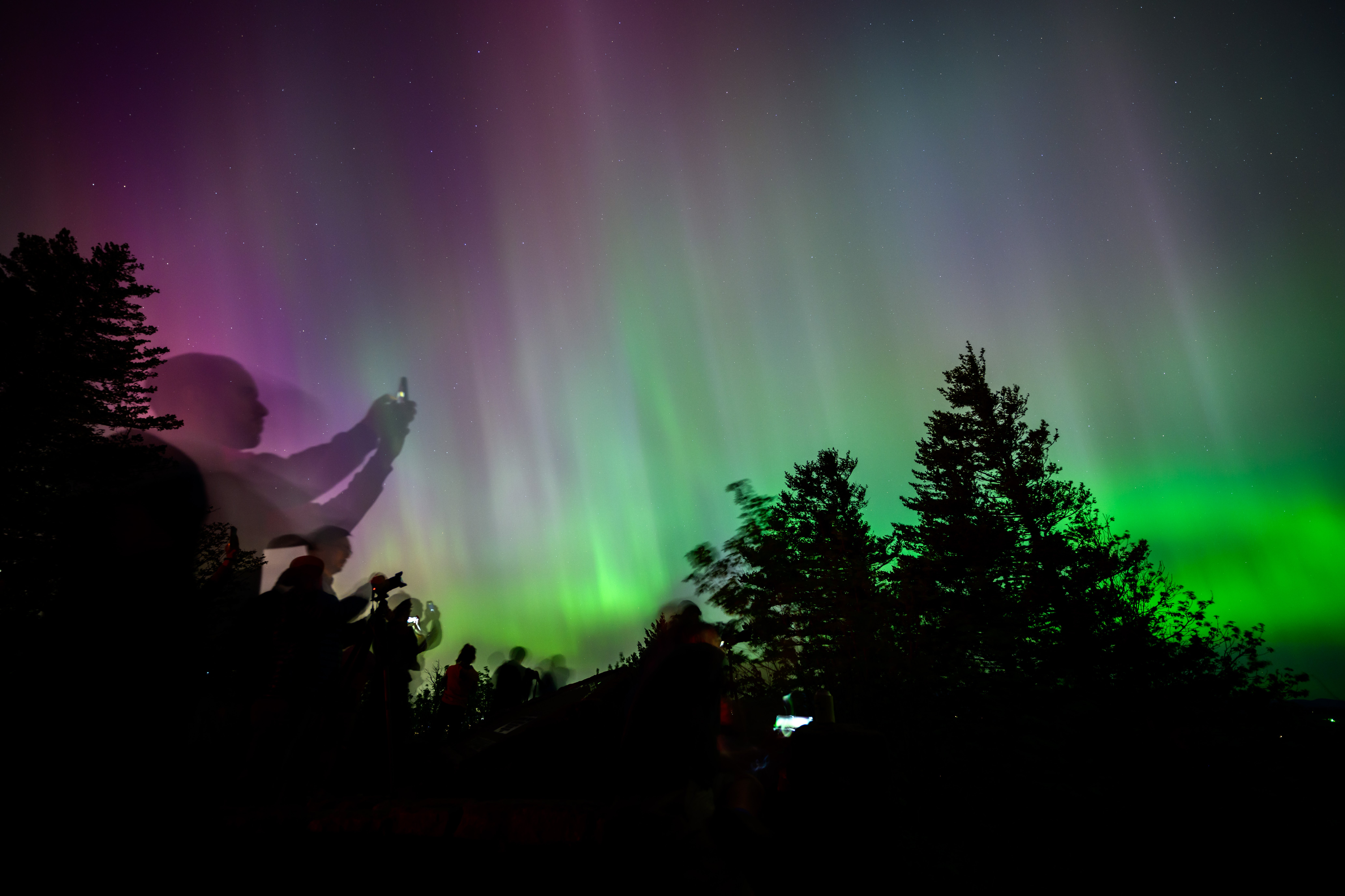 Maine and other northern states should glimpse the northern lights Wednesday night. The phenomenon comes a minor geomagnetic storm