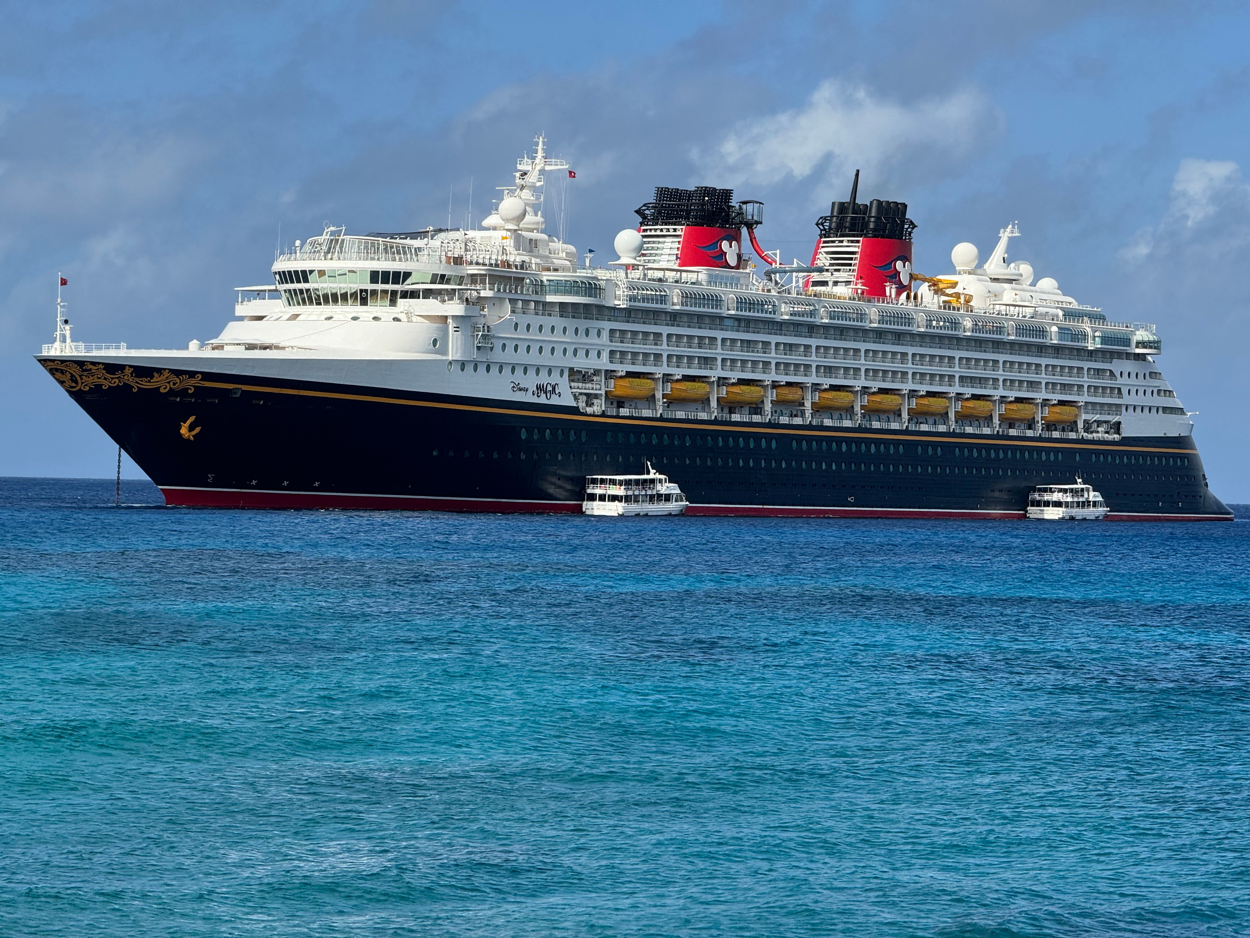El crucero Dream de $ 900 millones está de regreso en Fort Lauderdale, Florida, después de un viaje de cuatro noches en las Bahamas