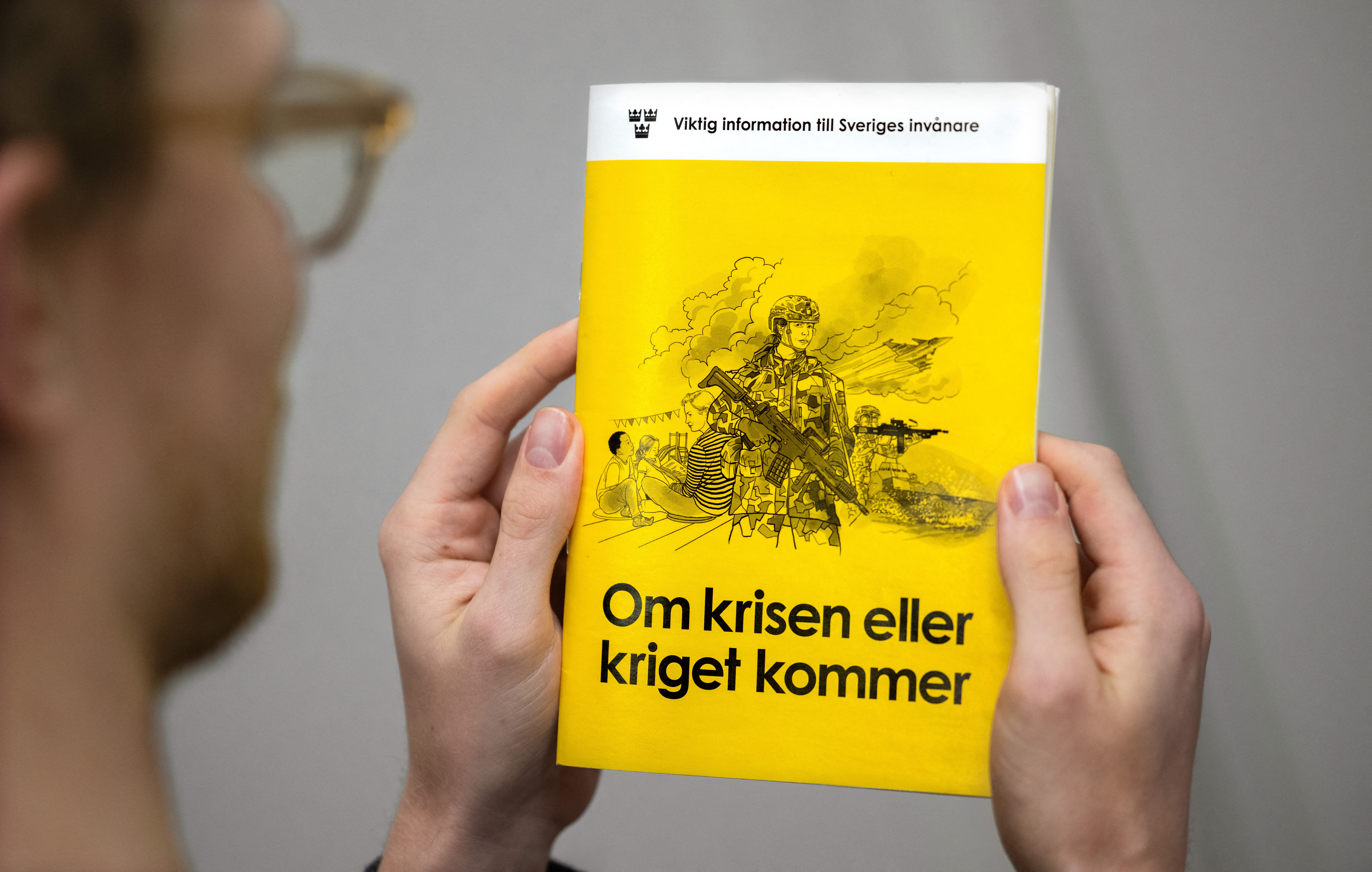 A leaflet given out to Swedish citizens encouraging them to prepare for a future war