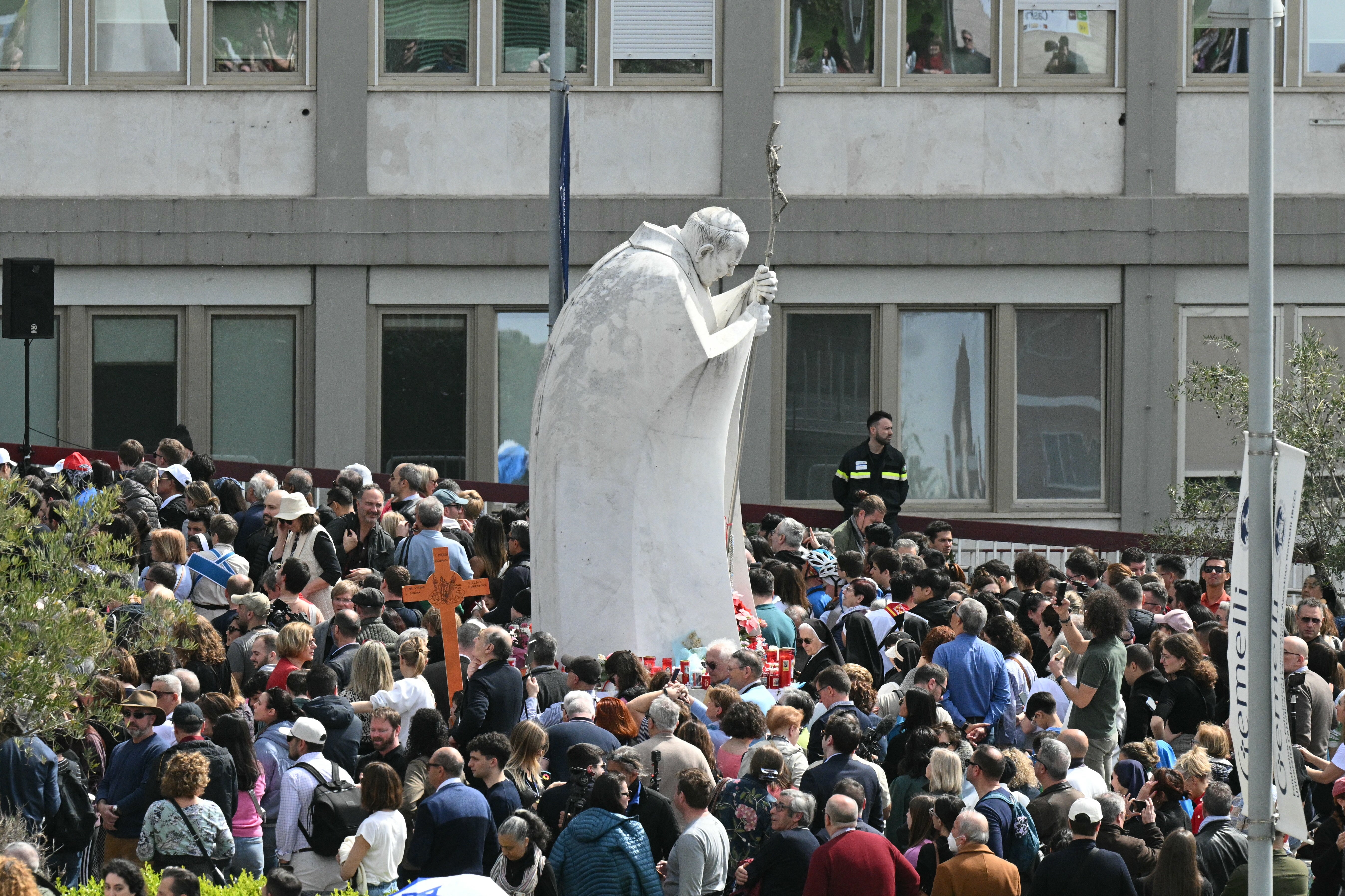 Faithful gather outside the Gemelli hospital before the appearance of Pope Francis