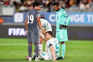 Chris Wood se během vítězství Nového Zélandu zranil dolů nad New Caledonia