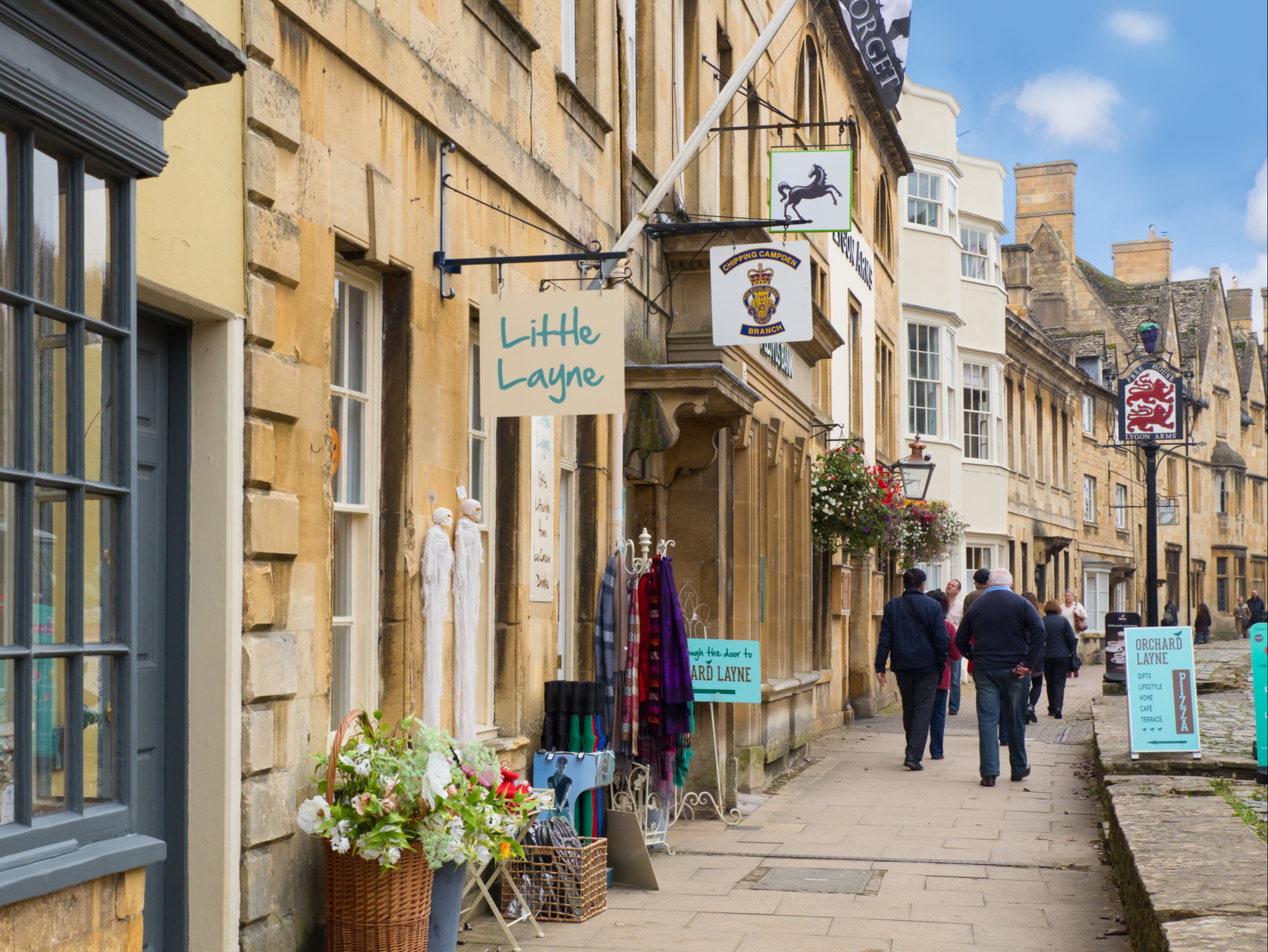 Chipping Campden flourished in the wool trade which remains visible in the archetypal ‘wool’ Church of St James