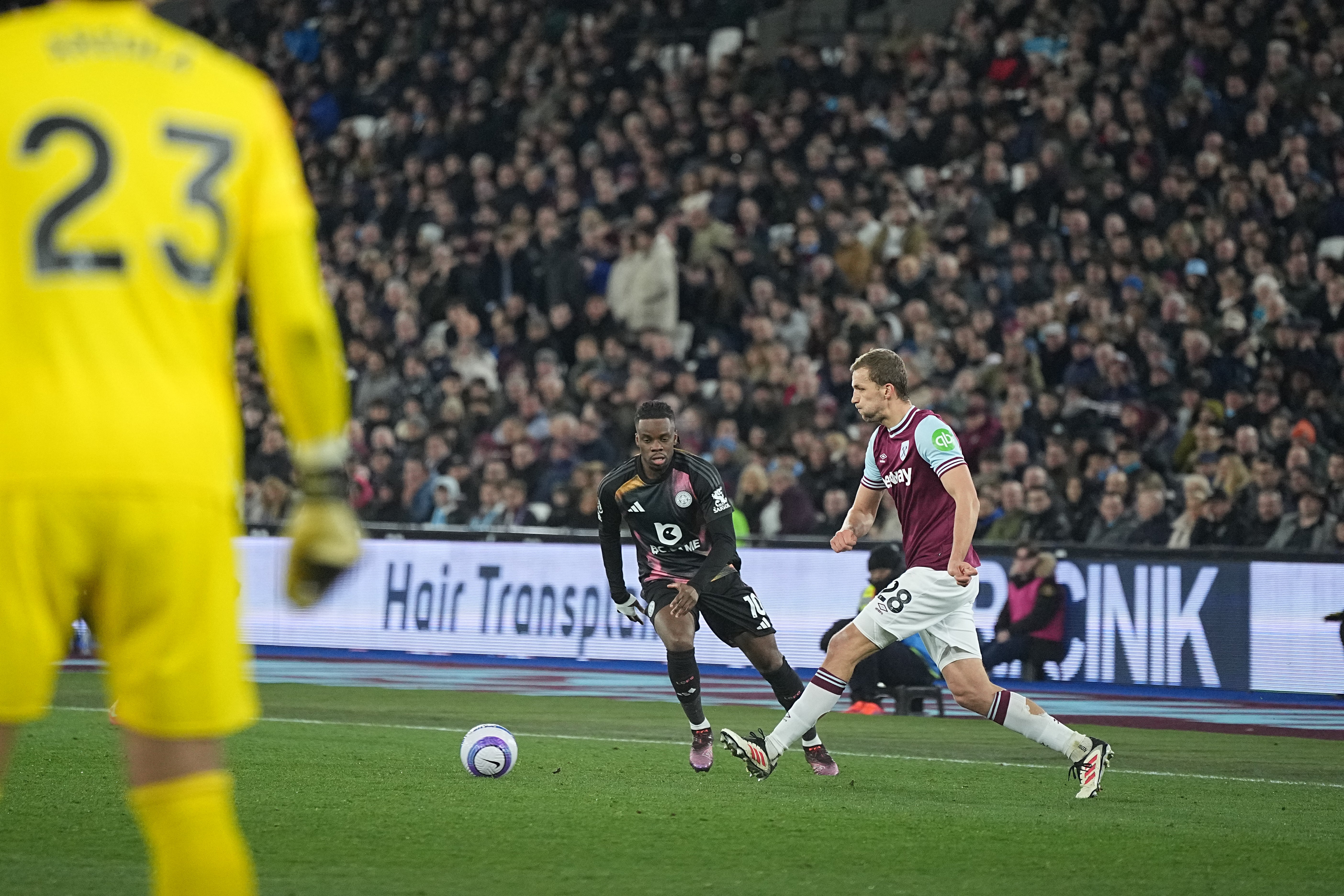 Tomas Soucek of West Ham plays a pass against Leicester