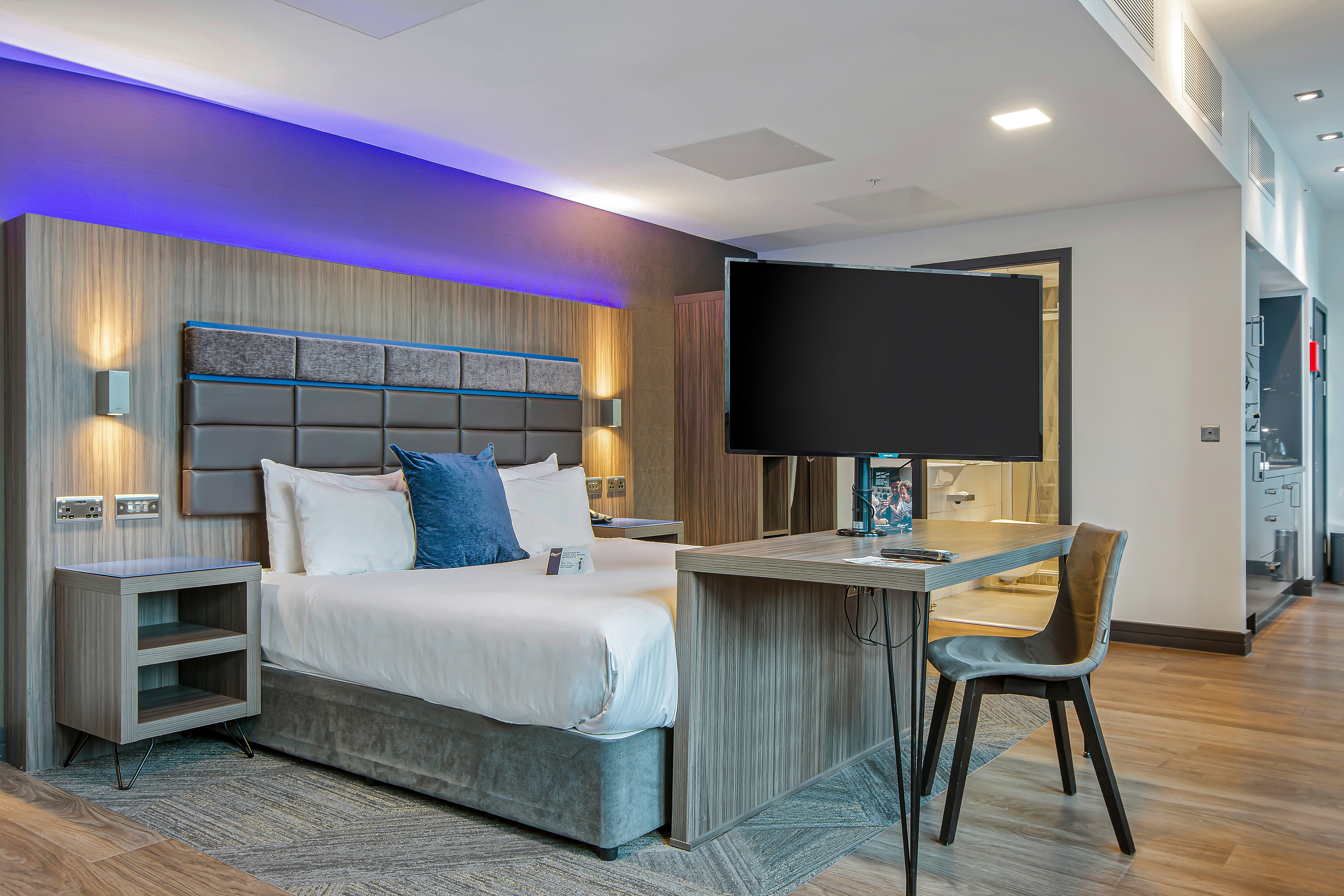 If you need something more than just a hotel room – think kitchenettes or family studios – Roomzzz in Manchester has you covered