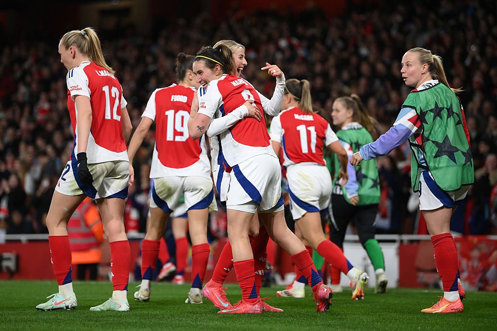 Caldentey heads Arsenal level on aggregate