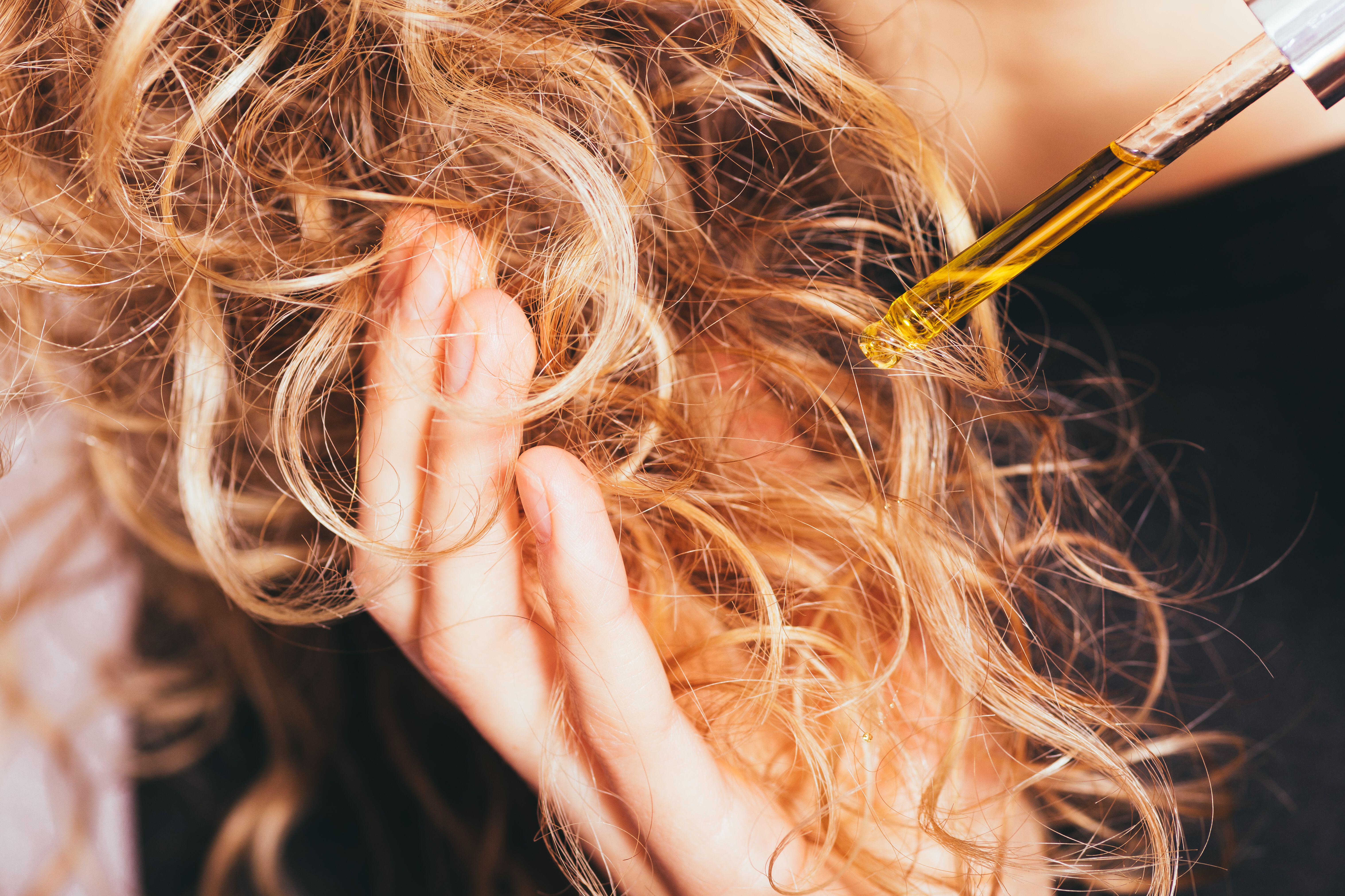 Frizz is rife in warmer, more humid conditions. How is it best to manage?