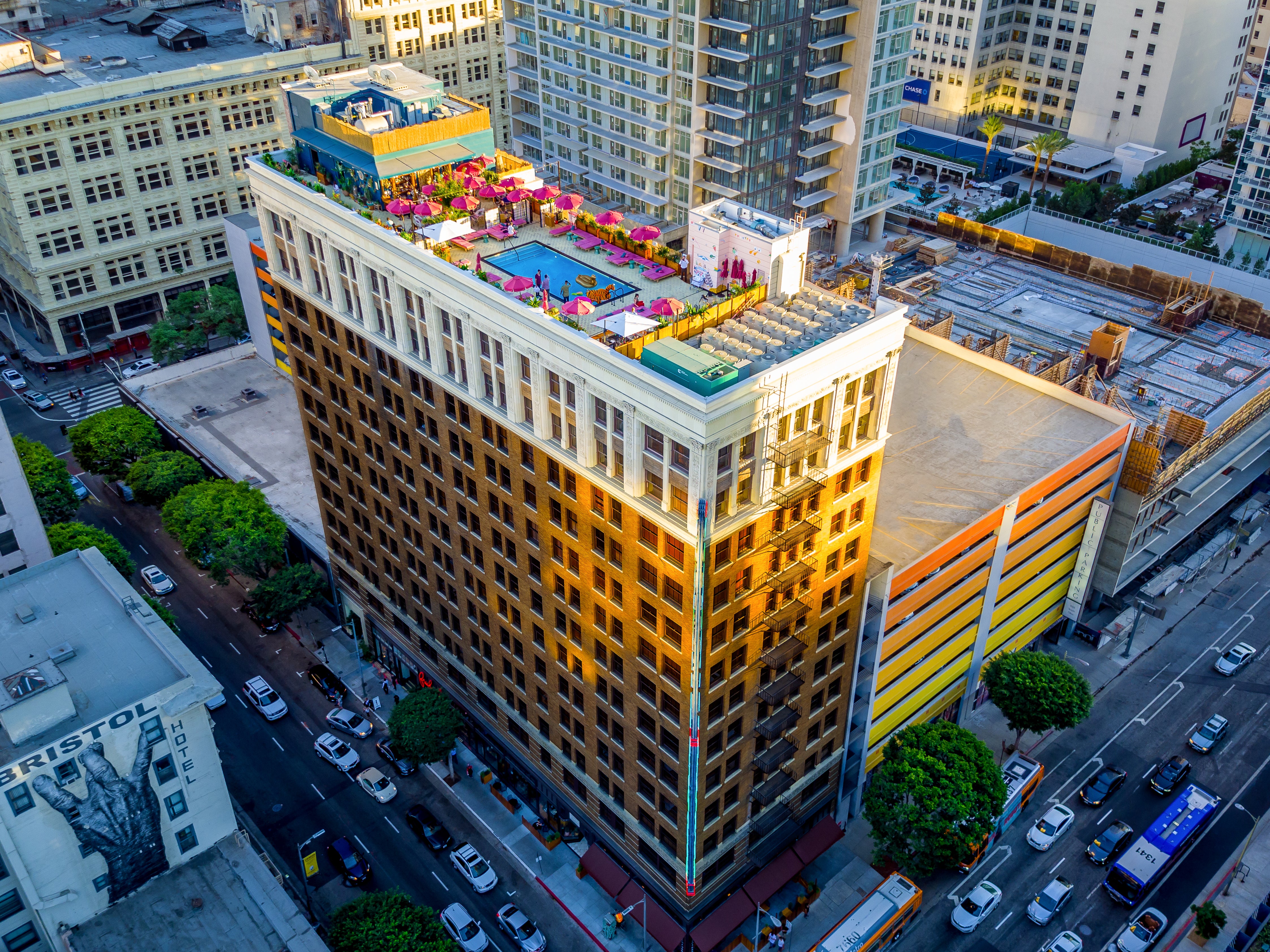 Freehand Los Angeles boasts a rooftop swimming pool with skyscraper views