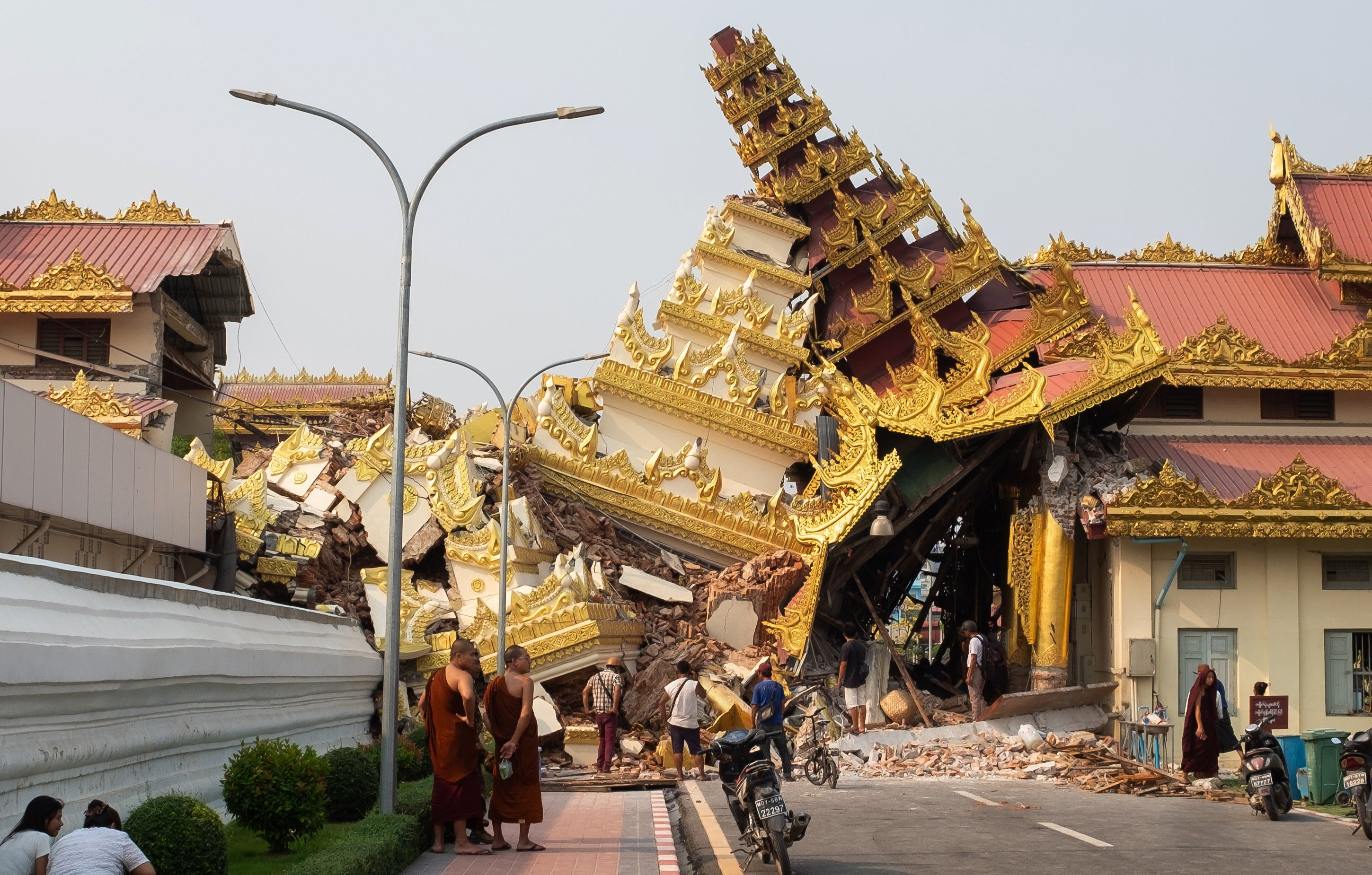 People look at the collapsed Maha Myat Muni Pagoda following an earthquake in Mandalay