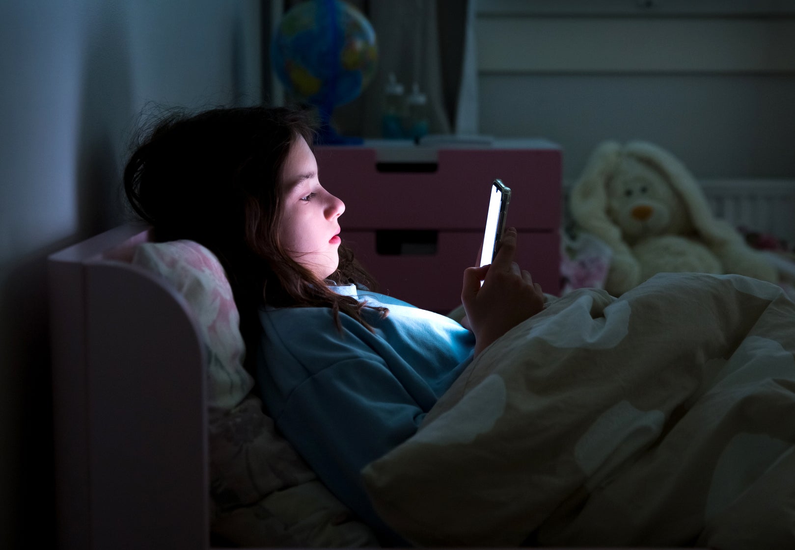 Too much solo screentime can contribute to emotional issues in children, studies have found