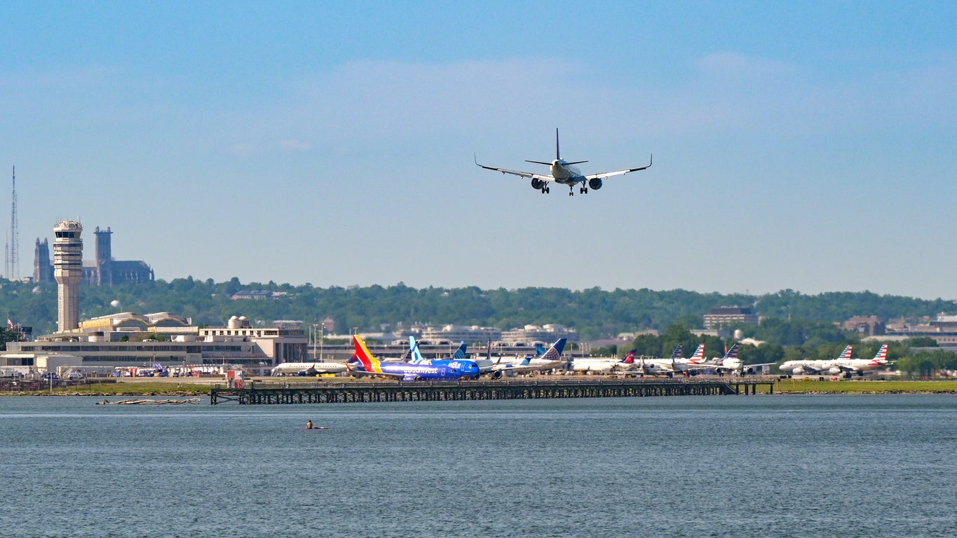 A plane landing at Ronald Reagan National Airport