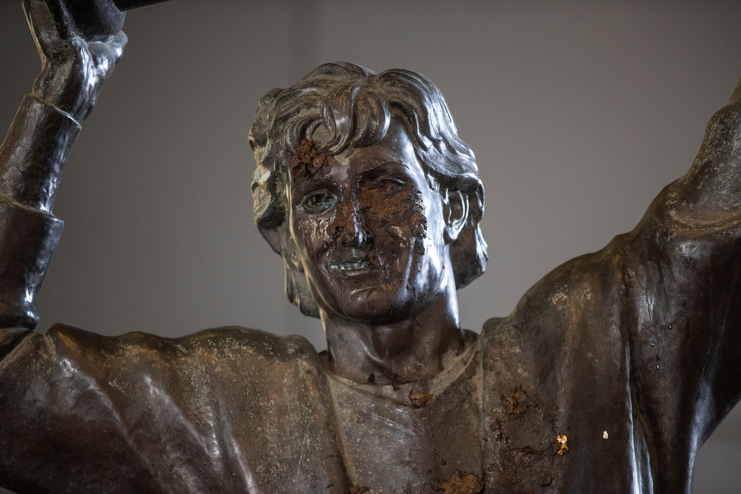 Canada Gretzky Statue Vandalized Hockey