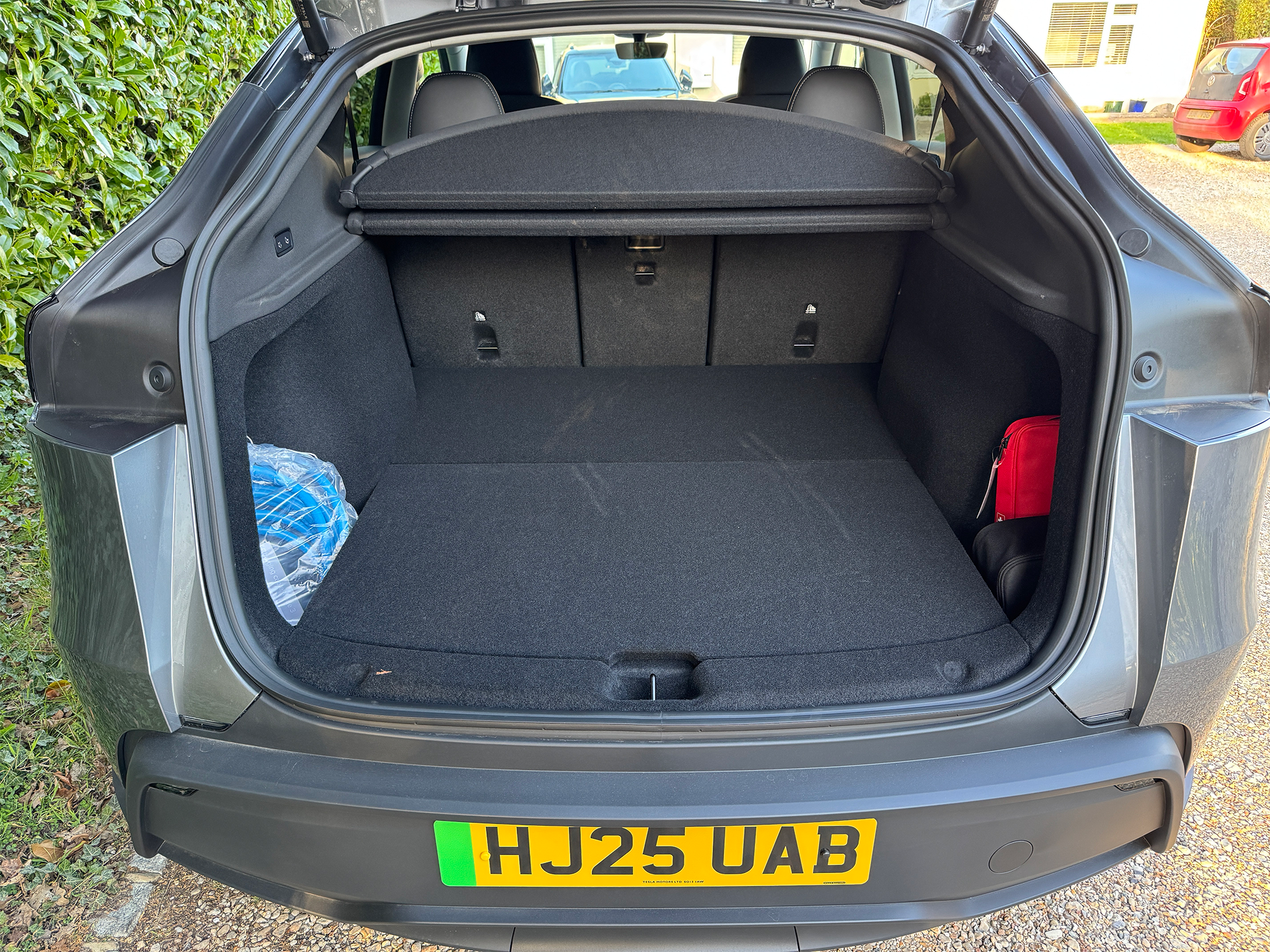 With the frunk under the bonnet, there’s a total cargo volume of 2,138 litres.