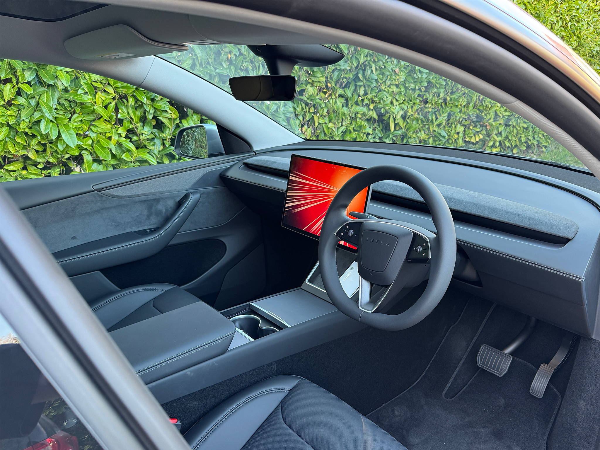 The new steering wheel features fast controls to flash the front lights or get a window wipe