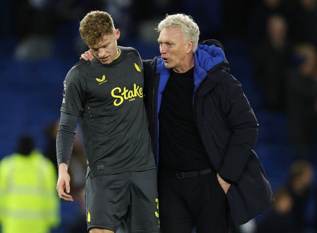 <p>David Moyes (right) believes the Toffees can hold on to the services of key players like Jarrad Branthwaite (left)</p>