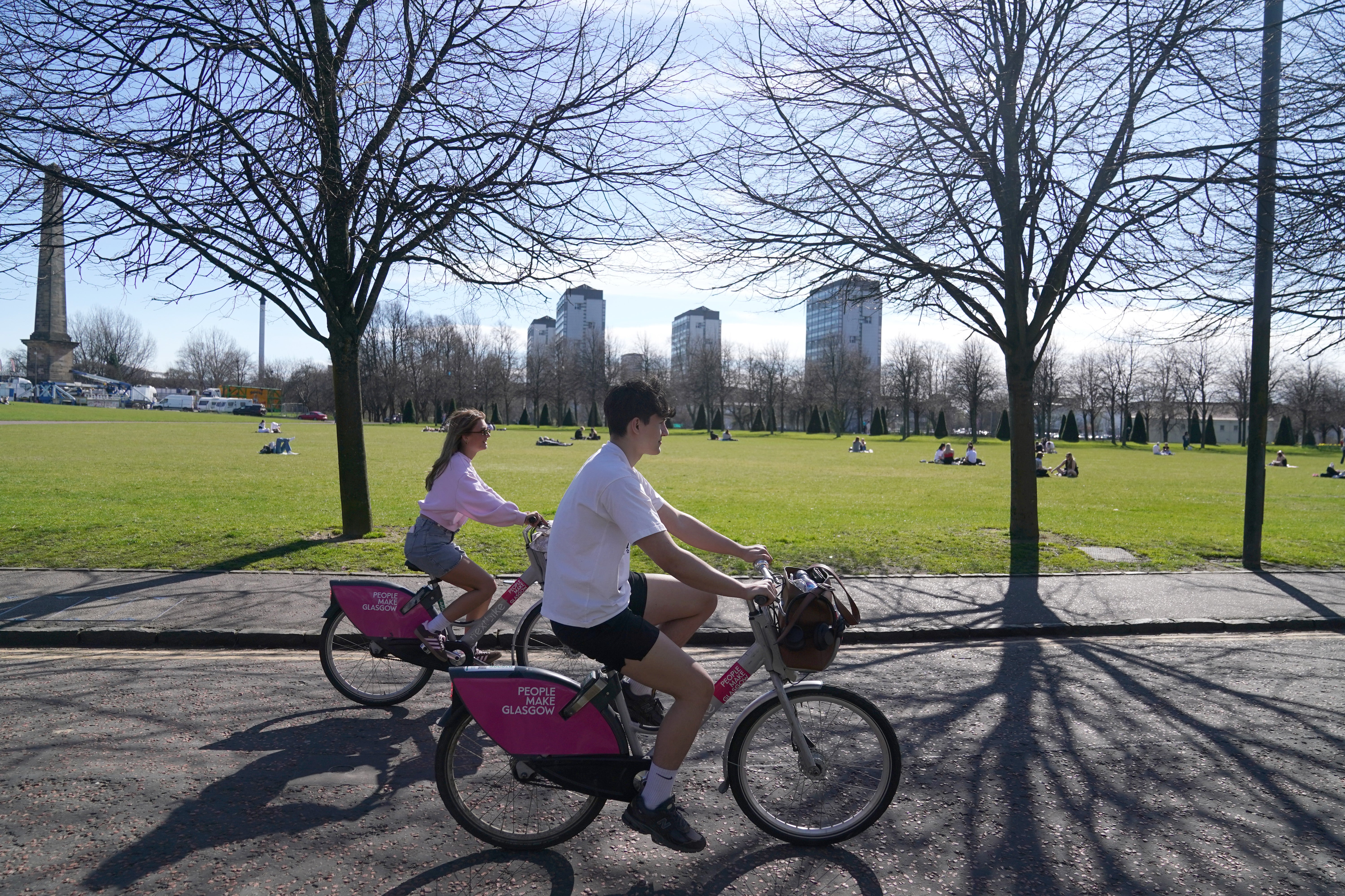 The Met Office has urged Britons to protect themselves from the sun this week