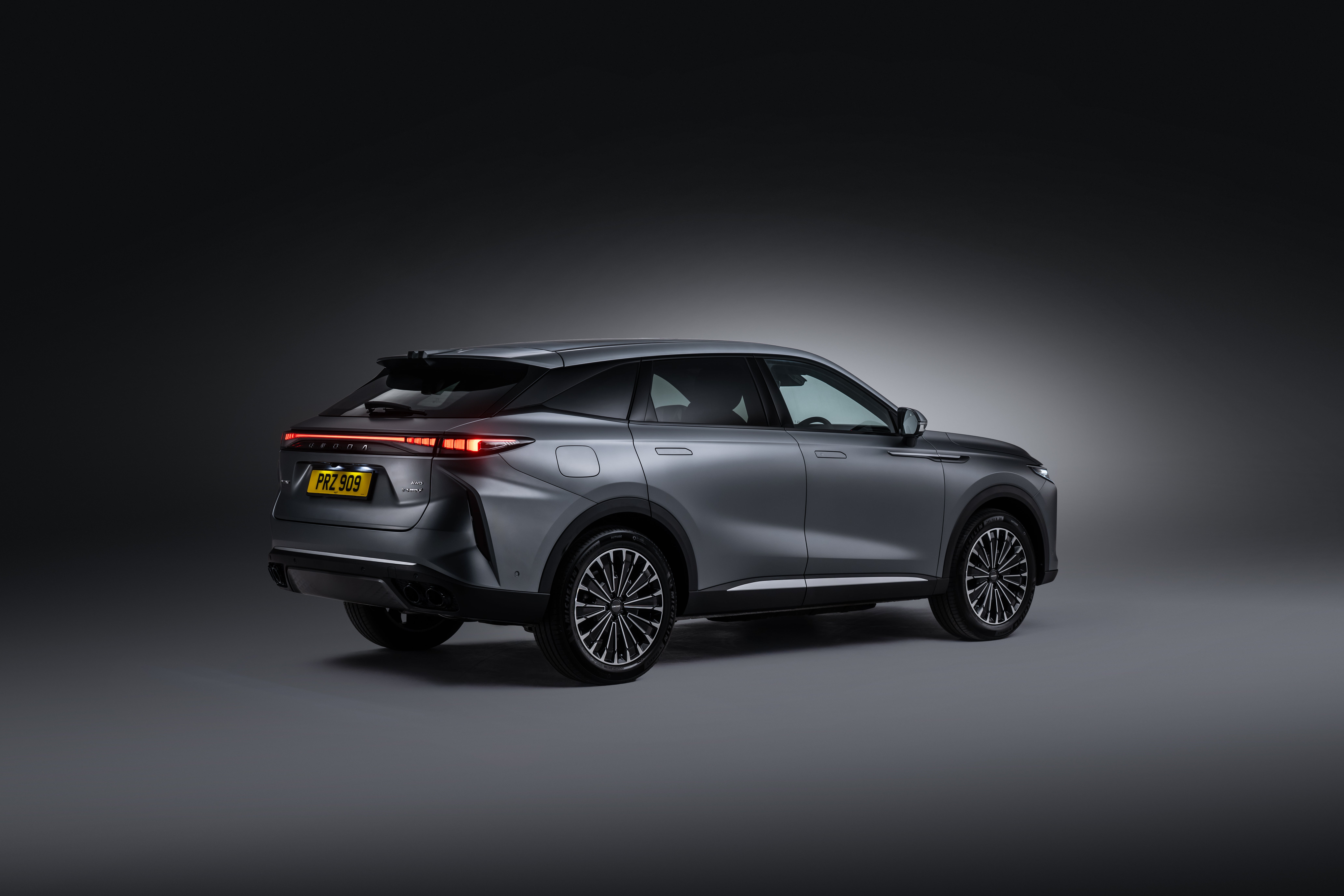 The new Omoda 9 is the same size as a Range Rover Velar