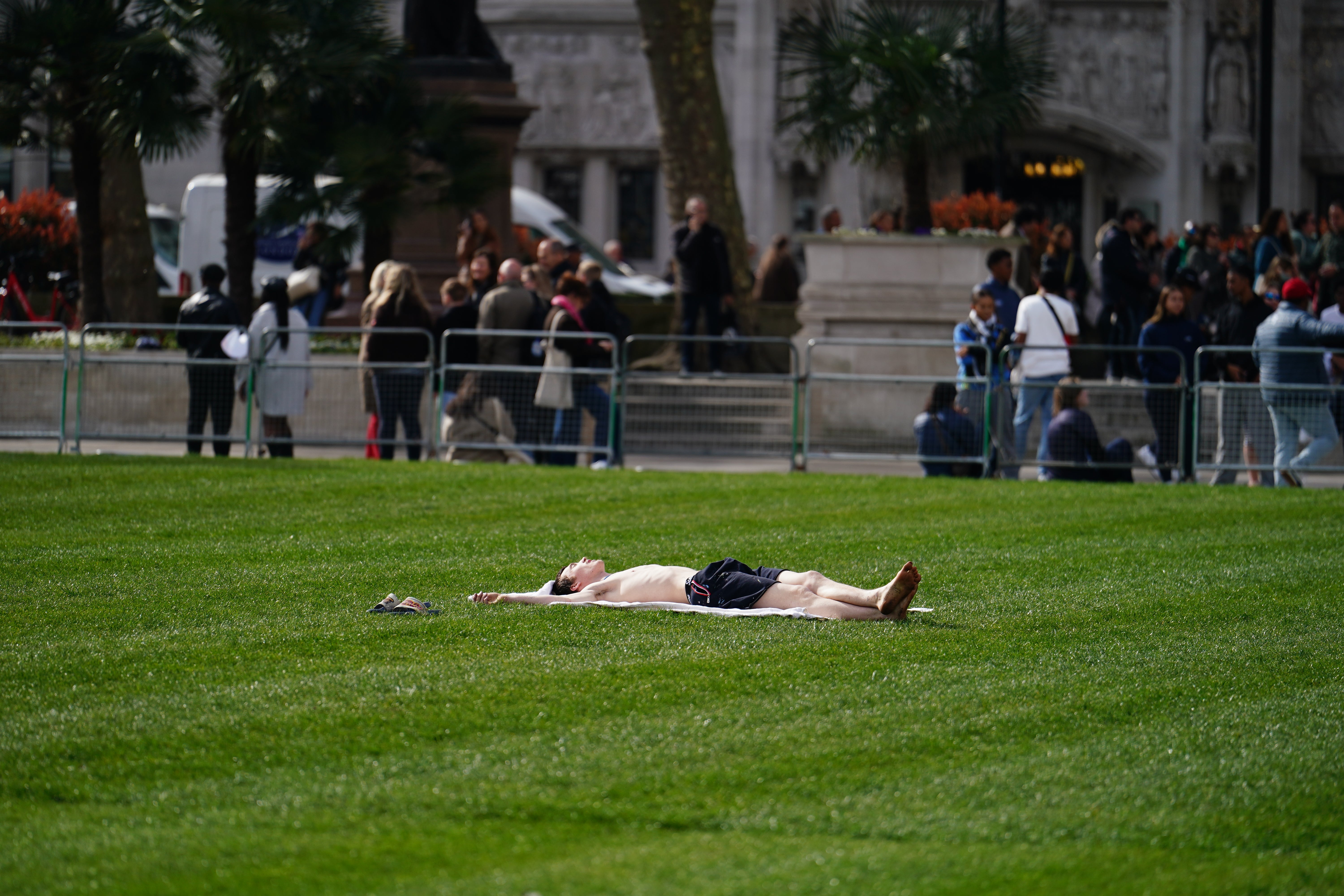 The Met Office warned people to take care of the UV rays during this week's sunny spell