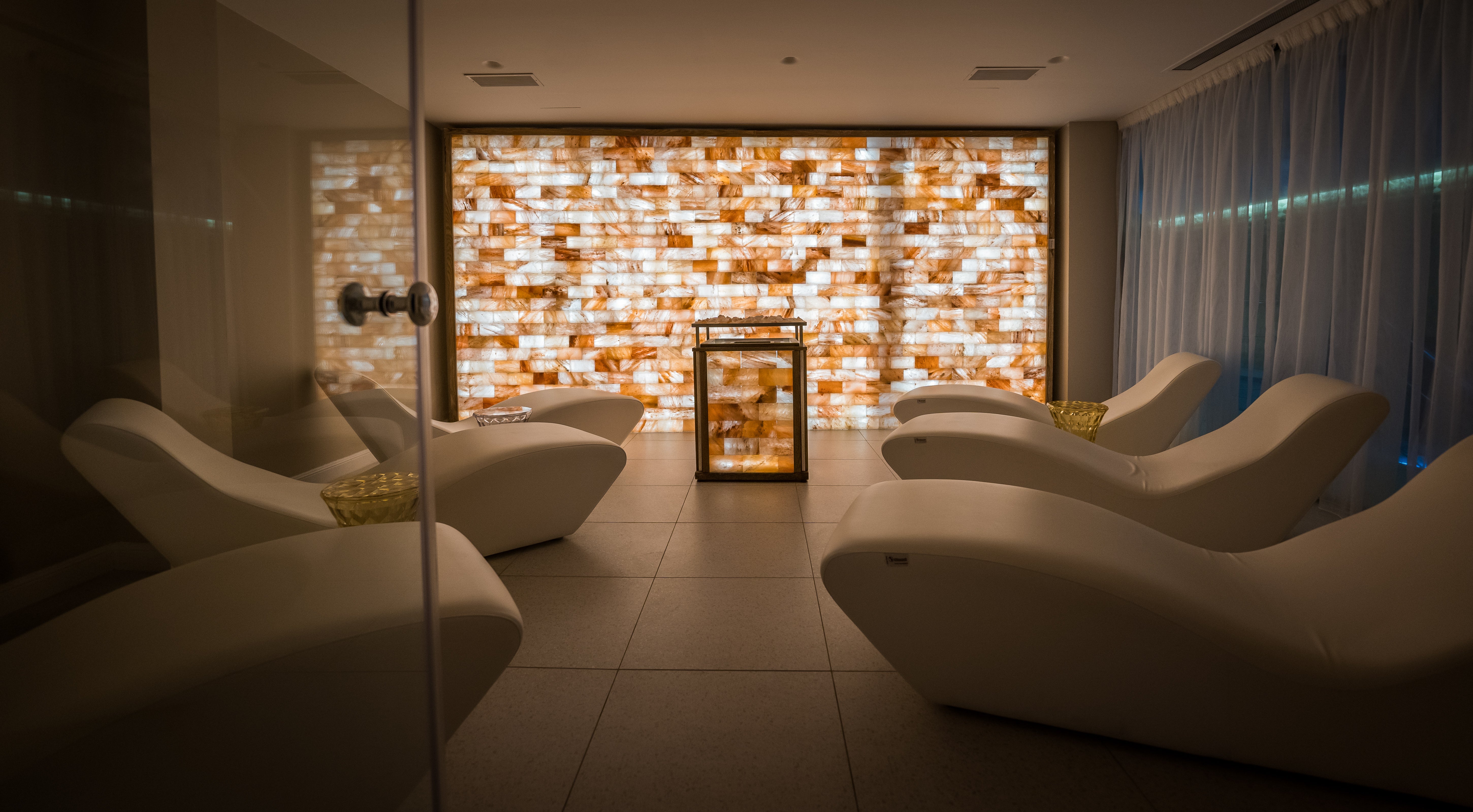 Holm’s spa comes with plenty of facilities to choose from, such as an indoor pool and a steam room