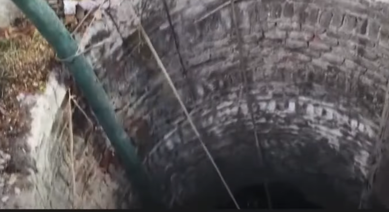 At least 8 men died after inhaling fumes in an old well in Madhya Pradesh, India