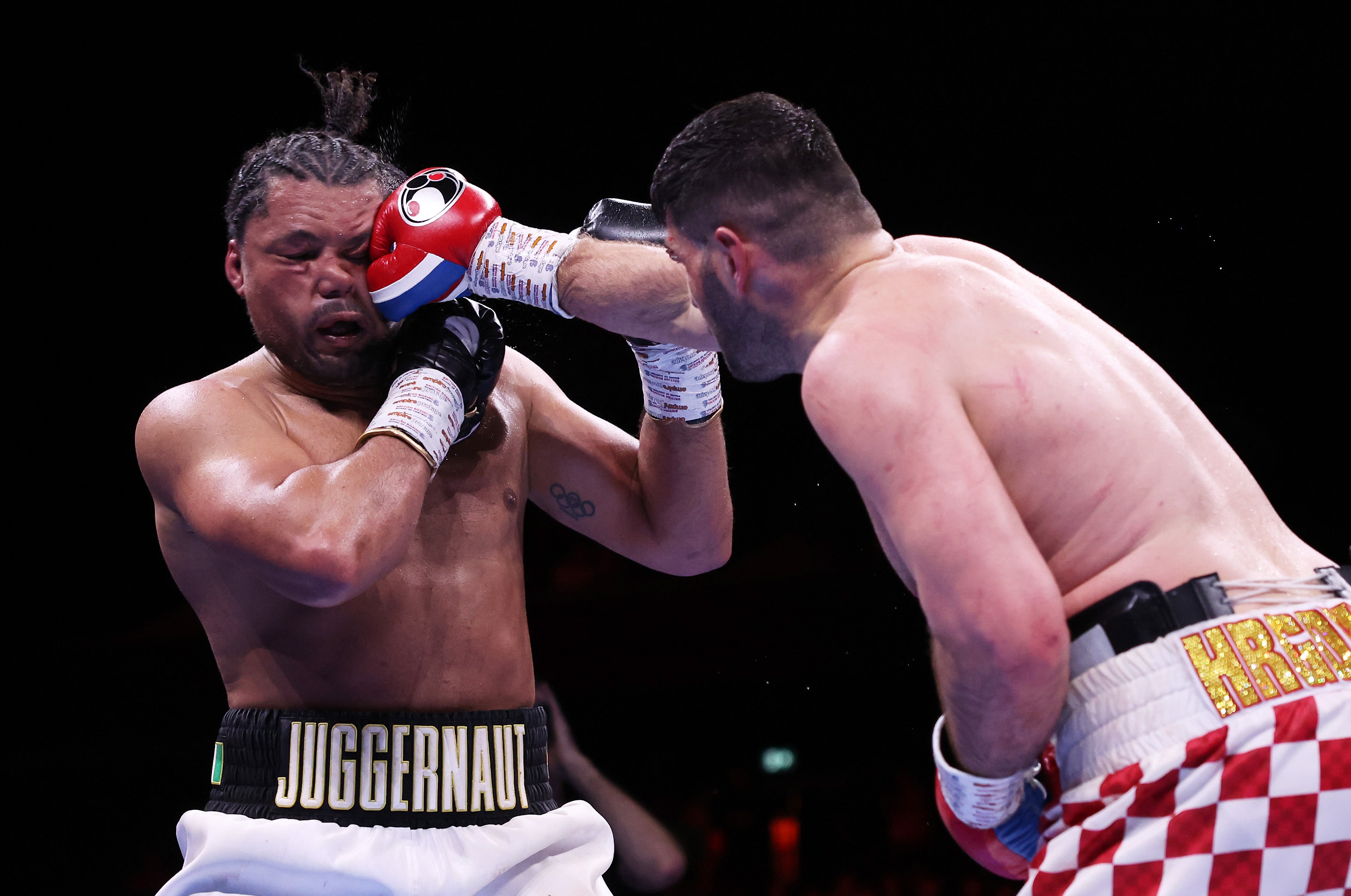 Joe Joyce (left) took too many hits and landed too few in his latest defeat