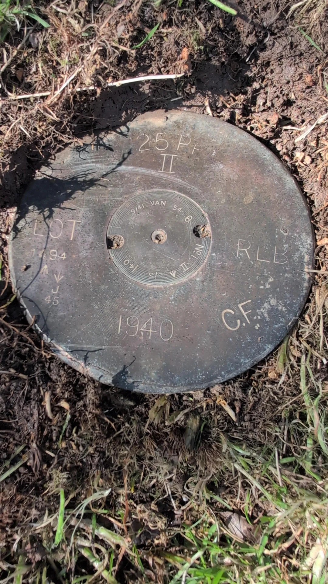 The bomb casing comes with an inscription which reads ‘1940’