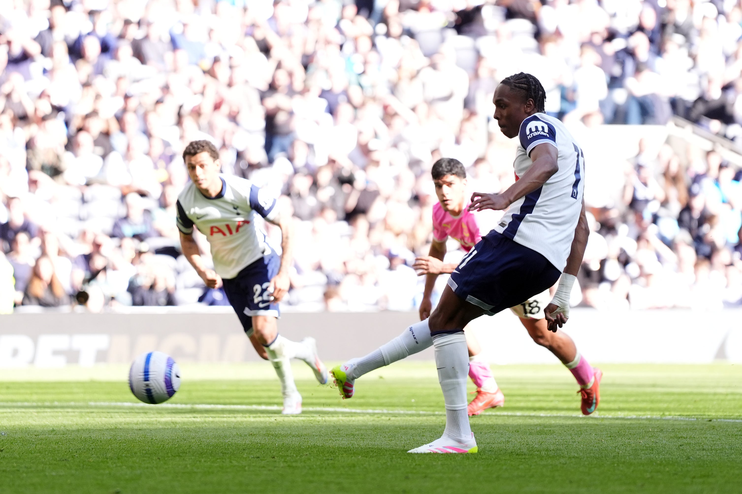 Mathys Tel učinil jeho půjčku Spurs přesunout trvalou