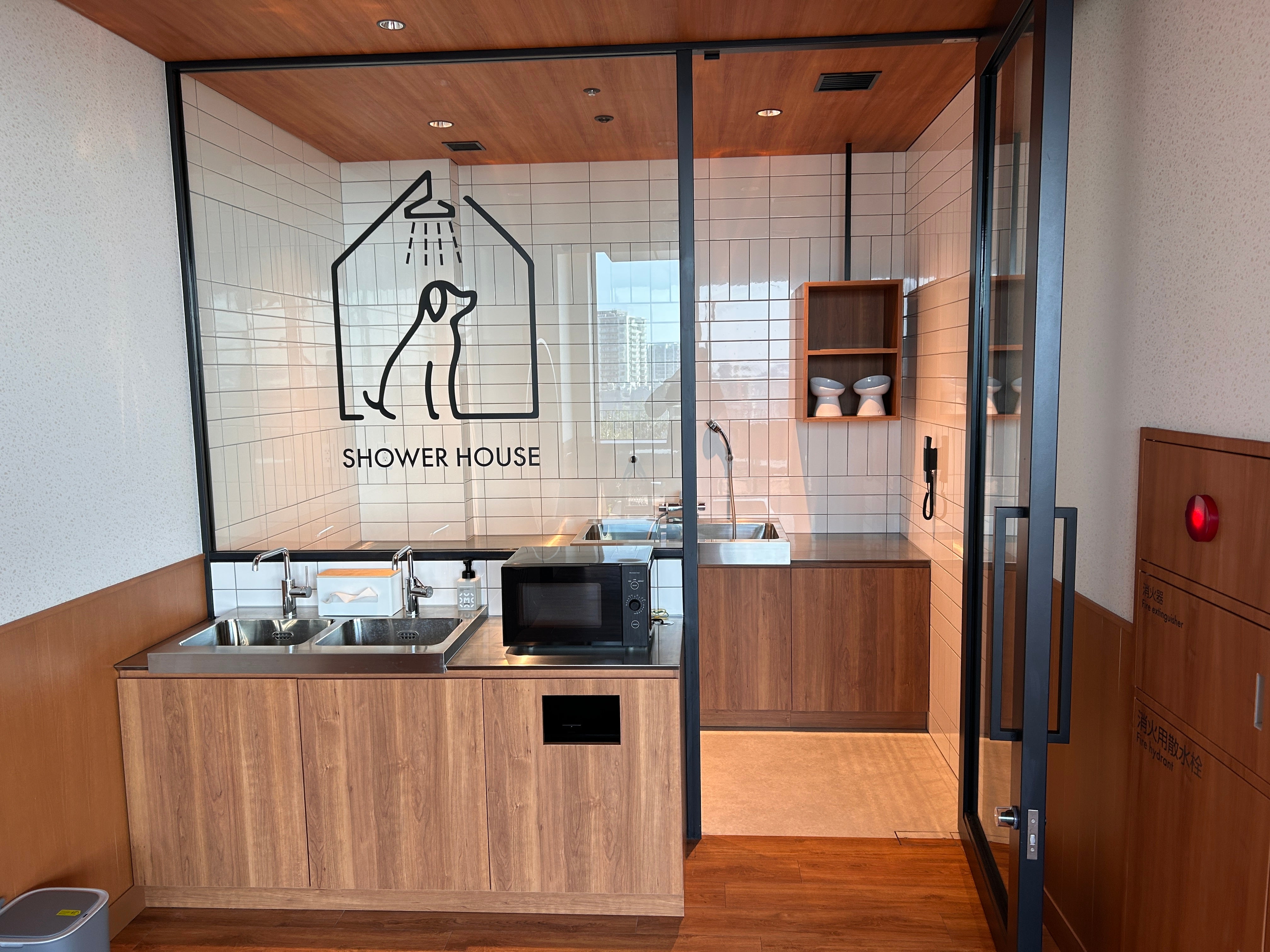 The dog shower room at OMO5 Tokyo Gotanda by Hoshino Resorts