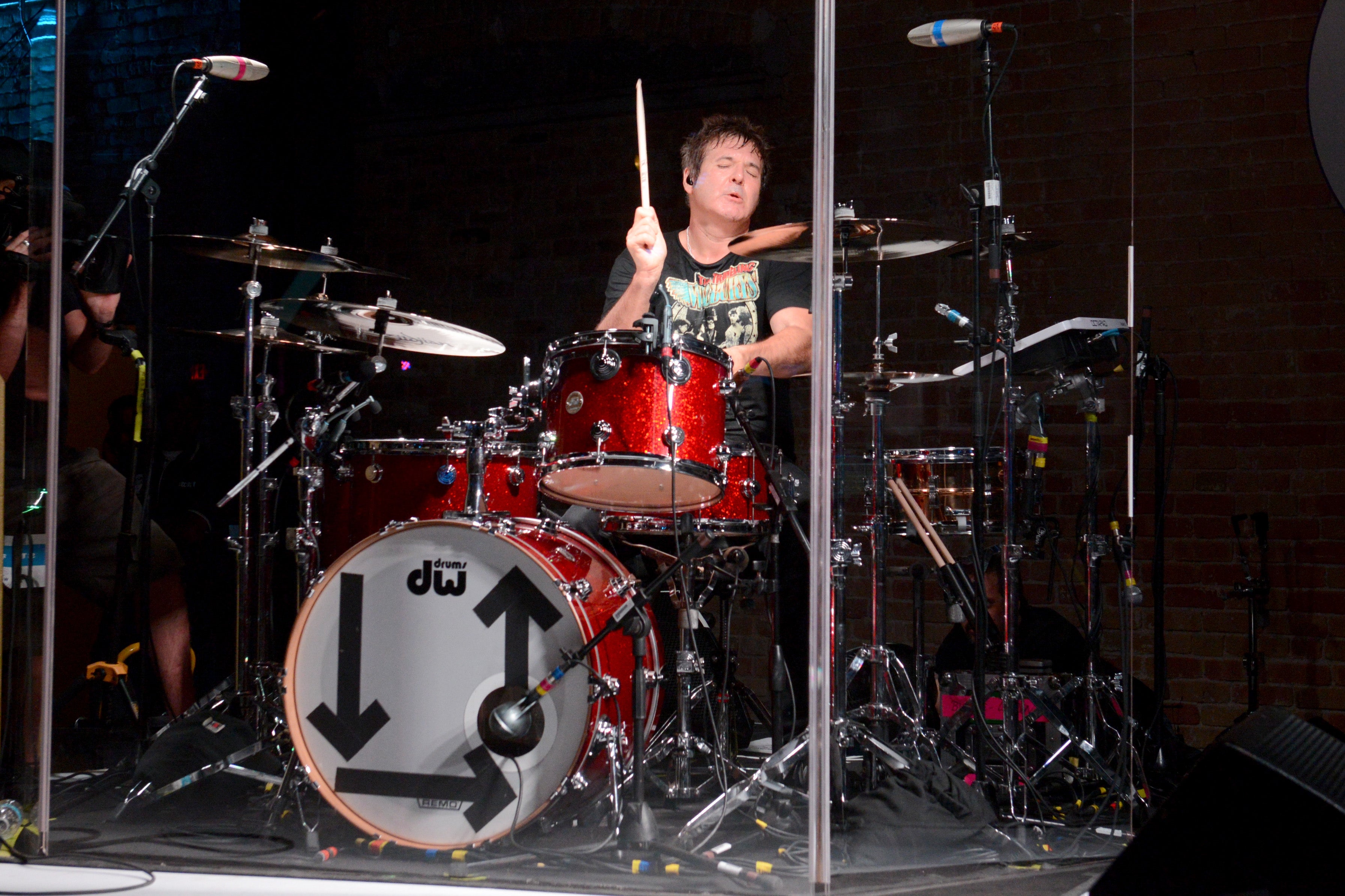 Clem Burke performing with Blondie in 2014