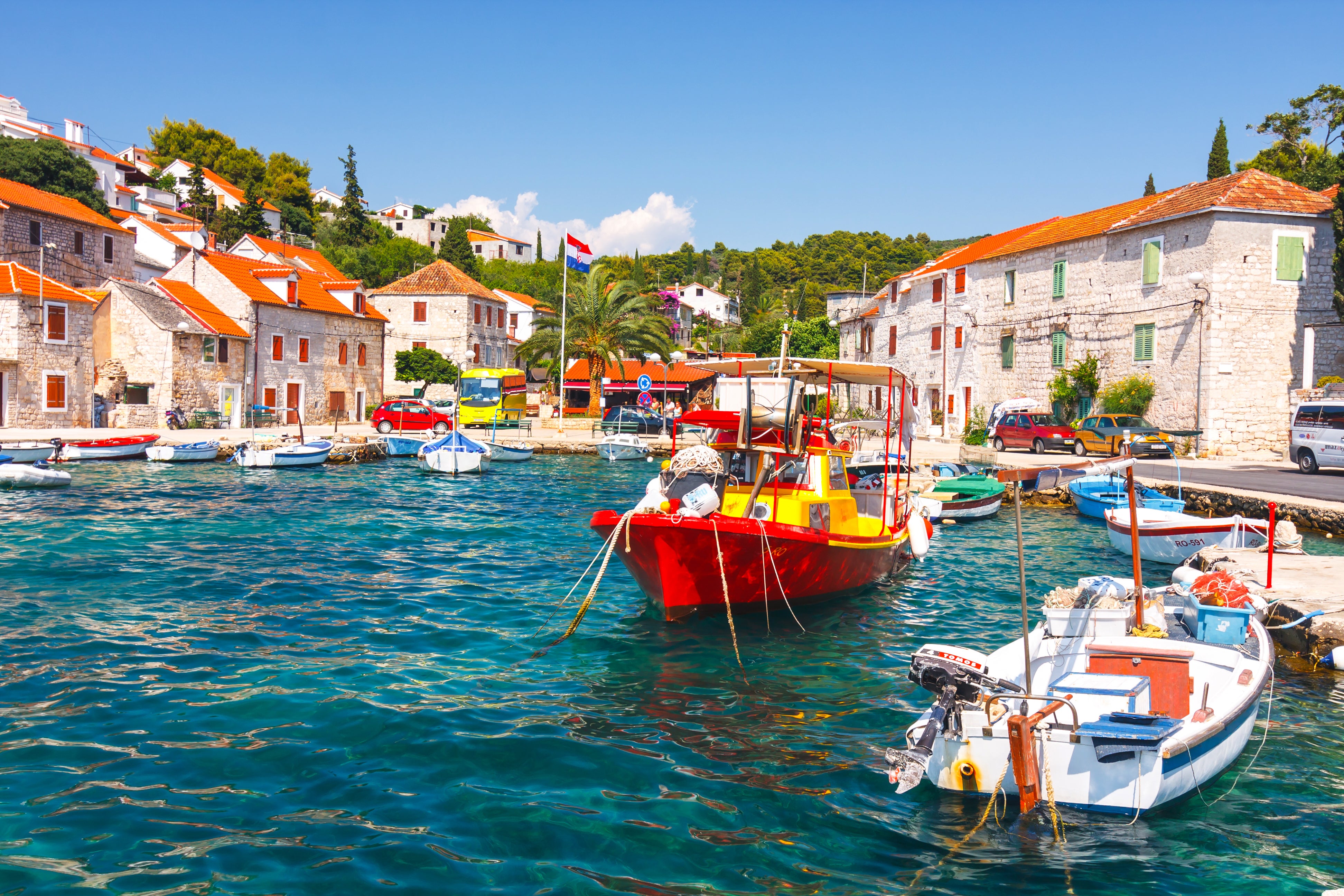 Enjoy a relaxing coastal break in the picturesque village of Maslinica, Šolta