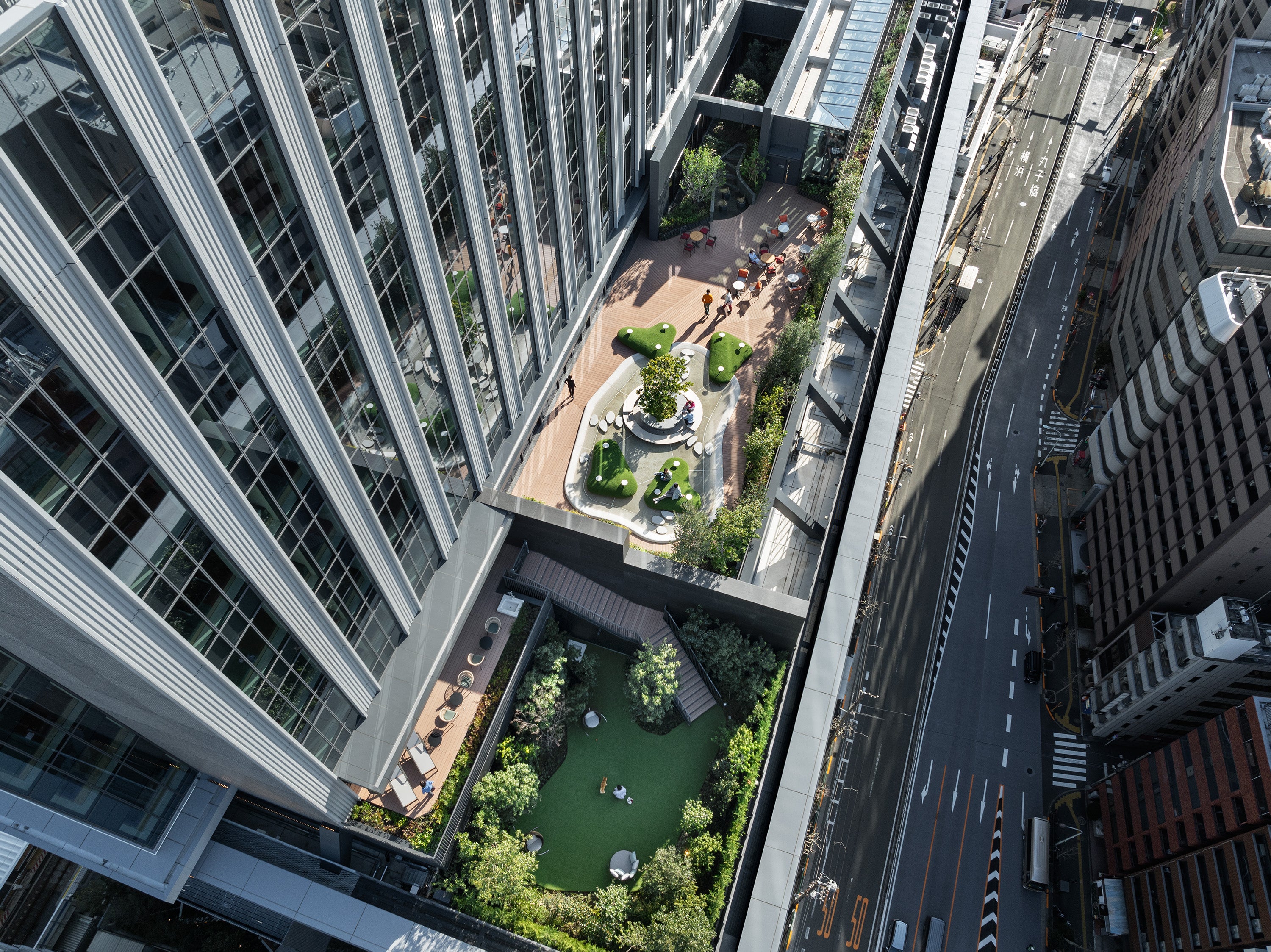 The sky garden and dog garden at OMO5 Tokyo Gotanda by Hoshino Resorts