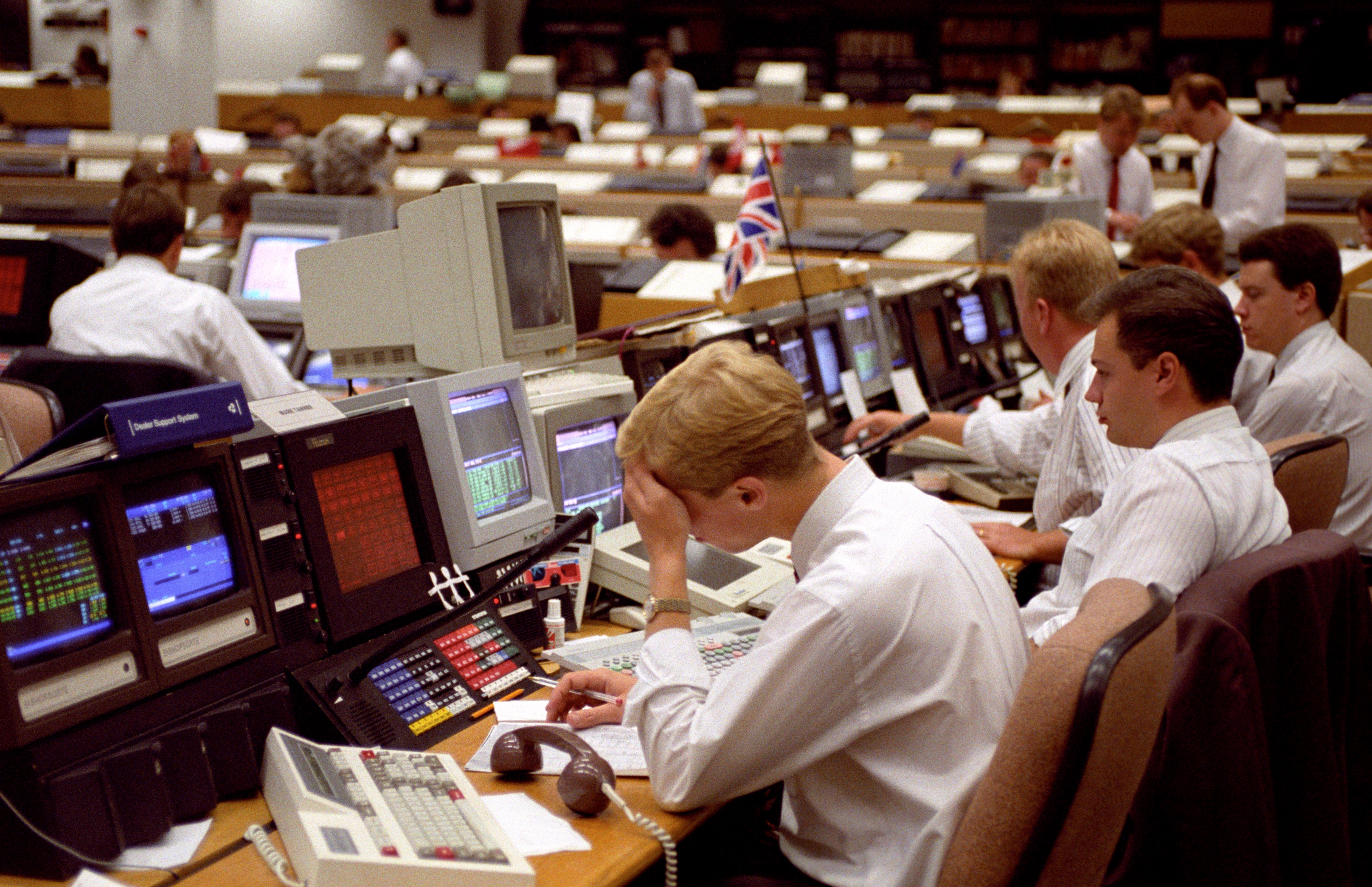 Sterling dealers on the trading floor of NatWest’s foreign exchange department during Black Wednesday