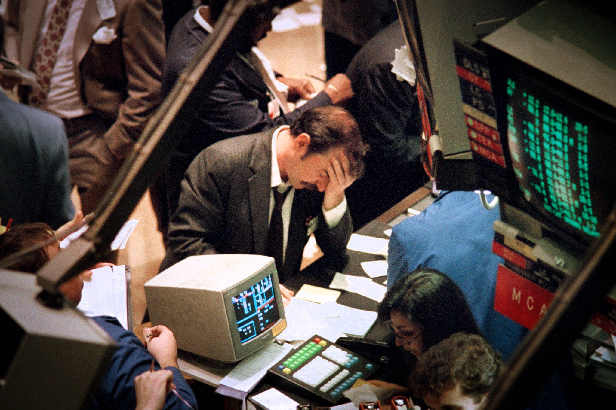 A trader on the New York Stock Exchange reacts as the Dow Jones average plummets in 1987
