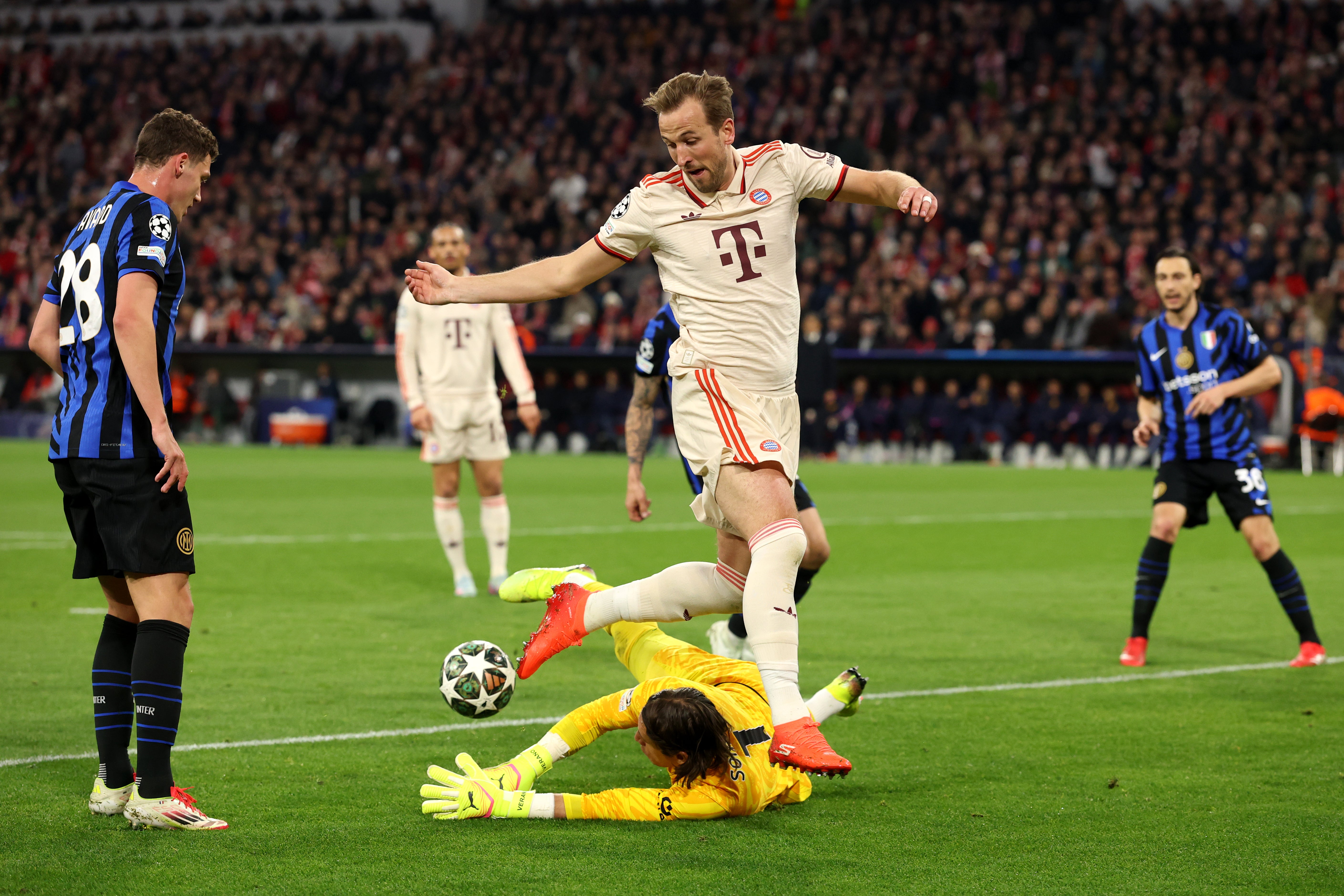 Harry Kane went close but could not beat Yann Sommer