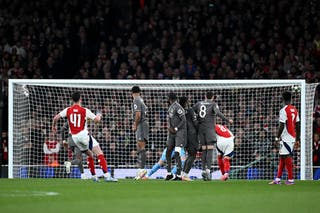 Declan Rice našla horní roh s nezastavitelným výstřelem