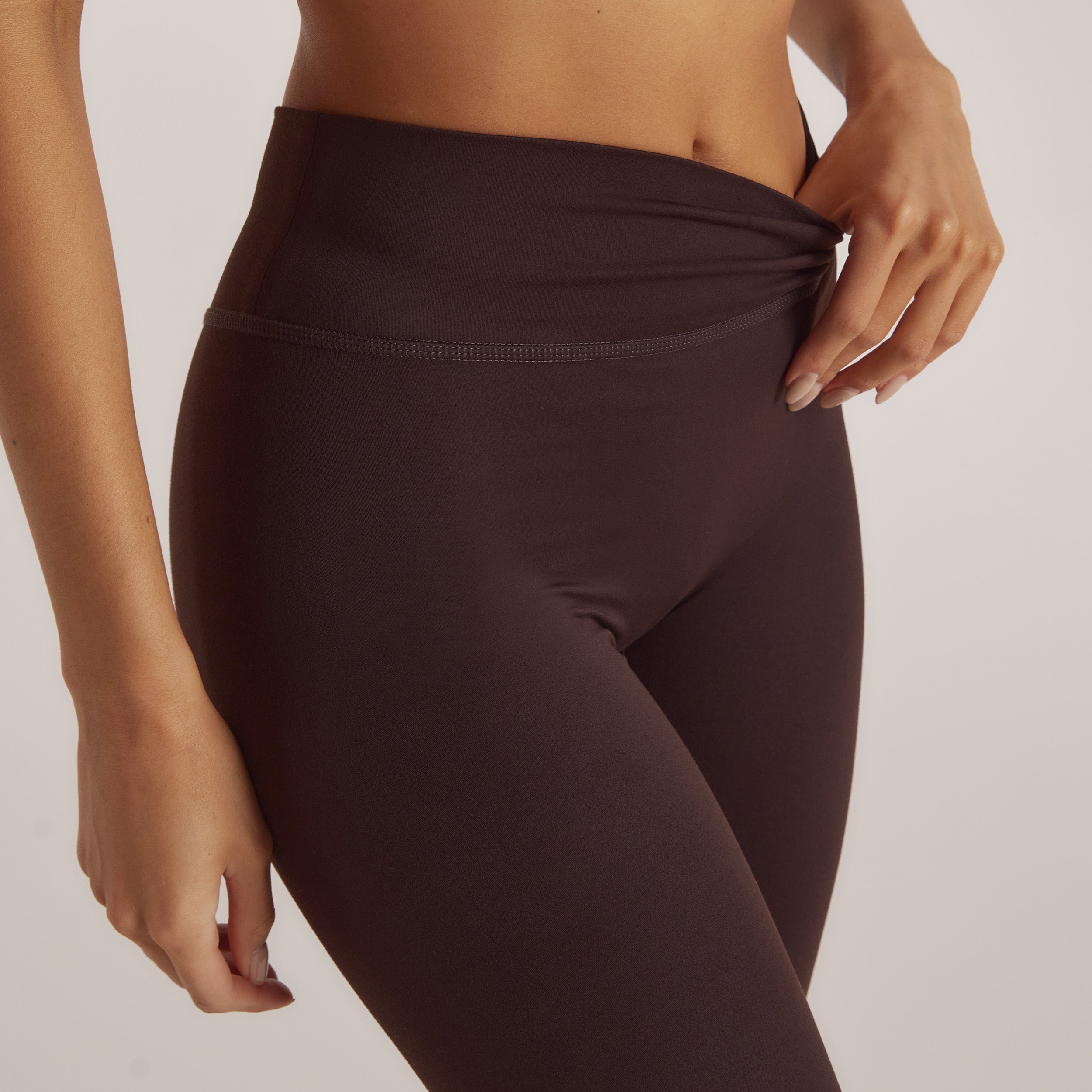 Leggings should hug and not pinch your waist