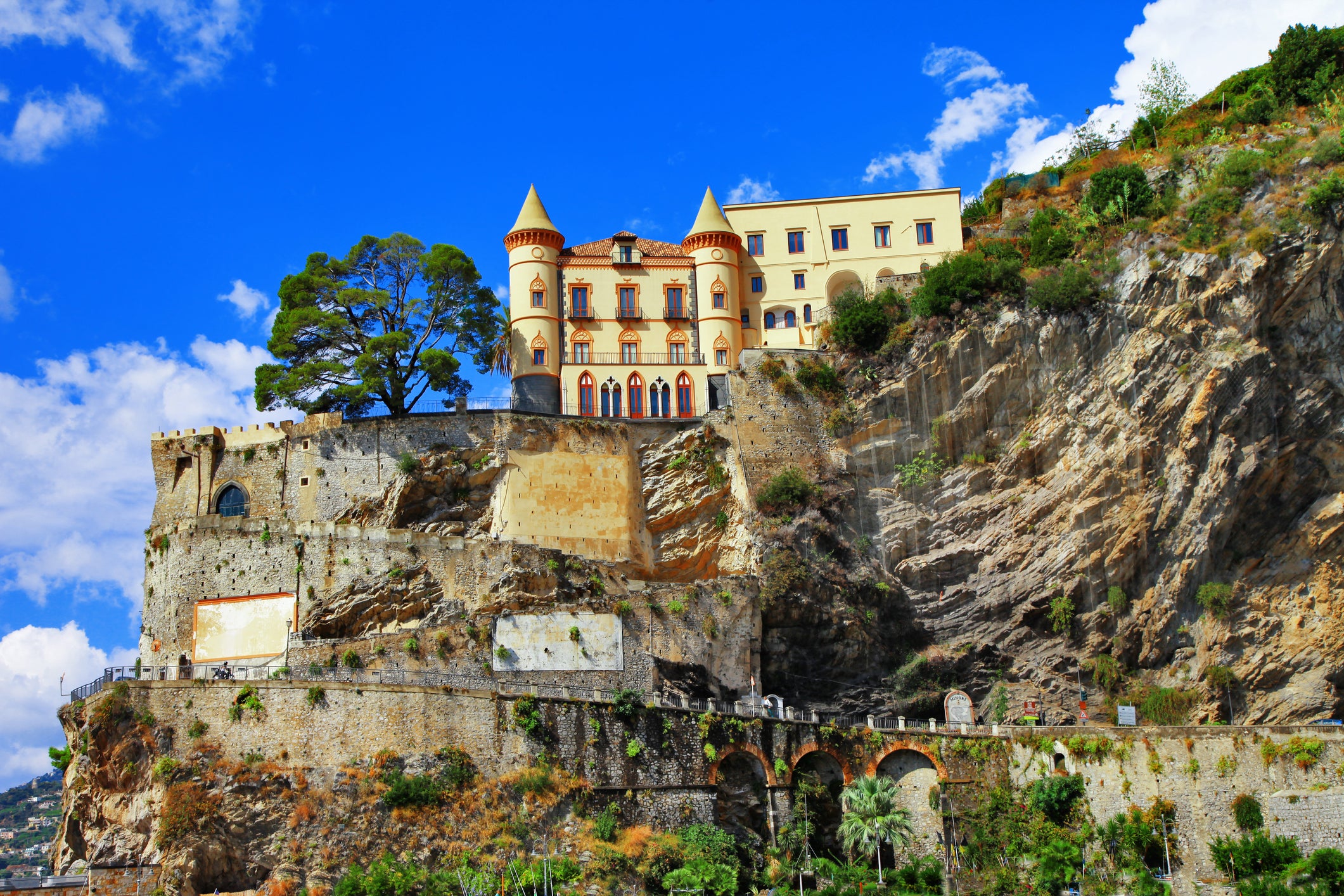 Chiara’s final stop on her Amalfi cycle was in the town of Maiori, home to the region’s longest beach