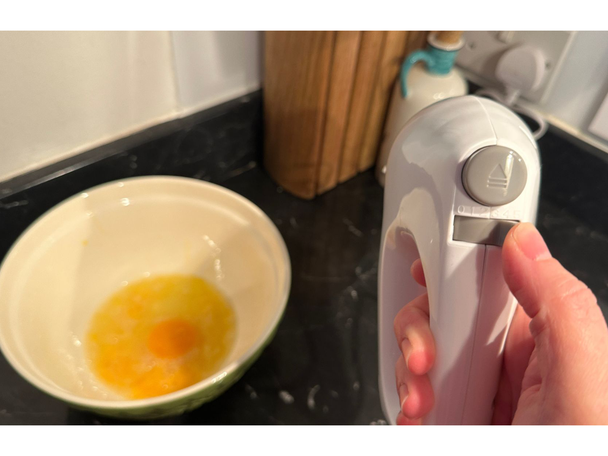 Best hand mixers IndyBest review Daewoo essentials 150W hand mixer